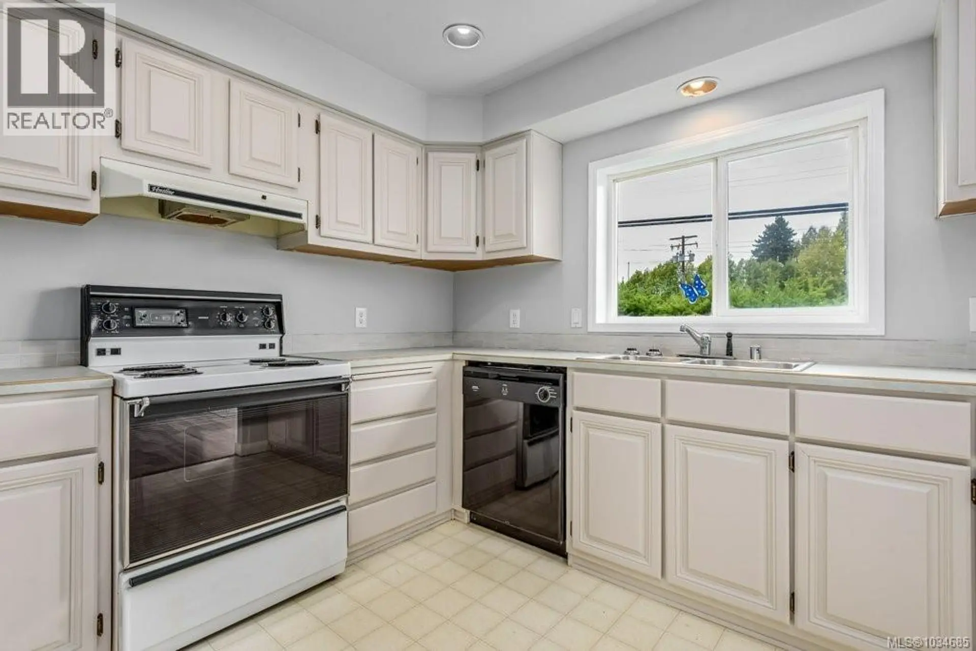 792 12th St - Image 10