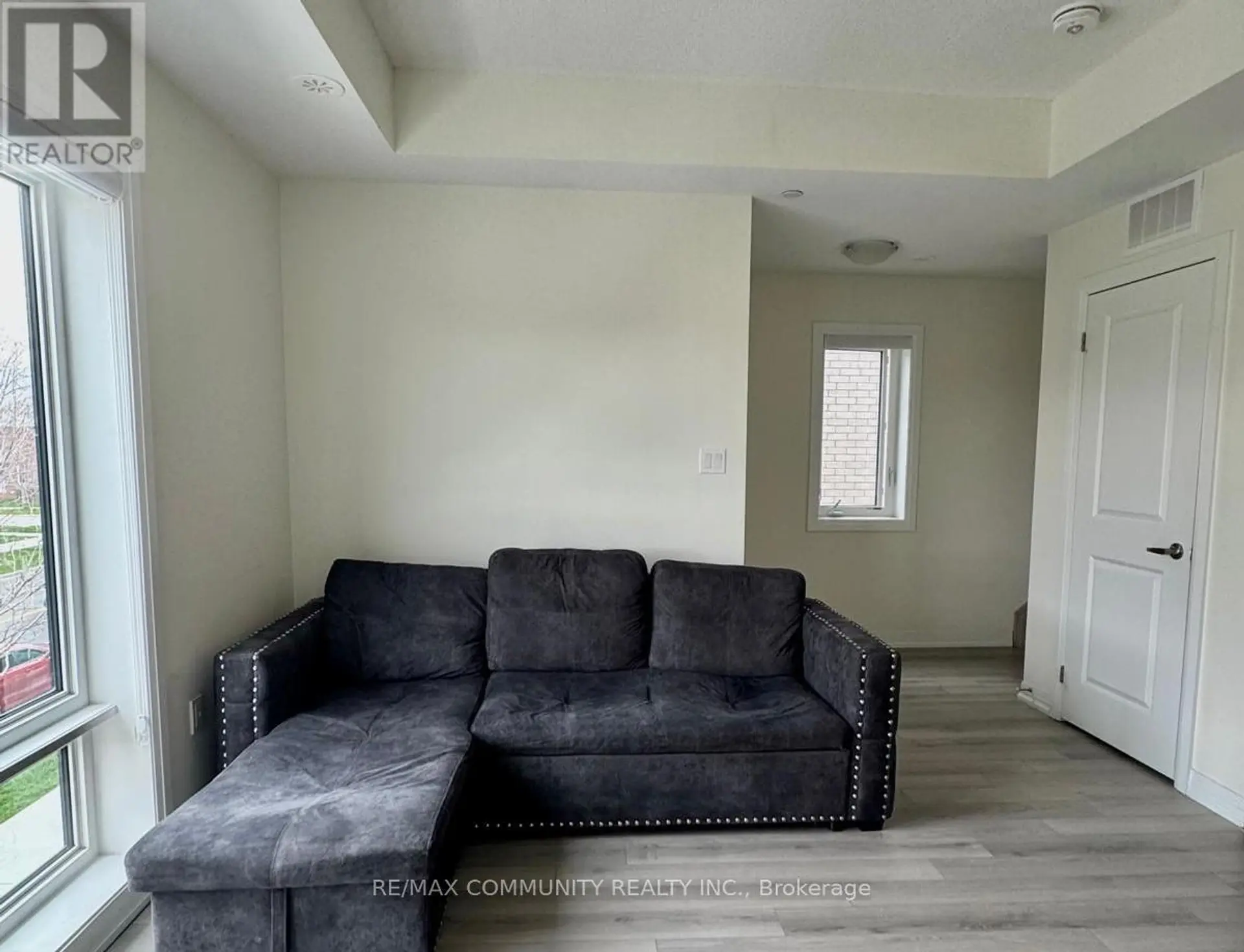 #23 245 MCLEVIN AVENUE - Image 4