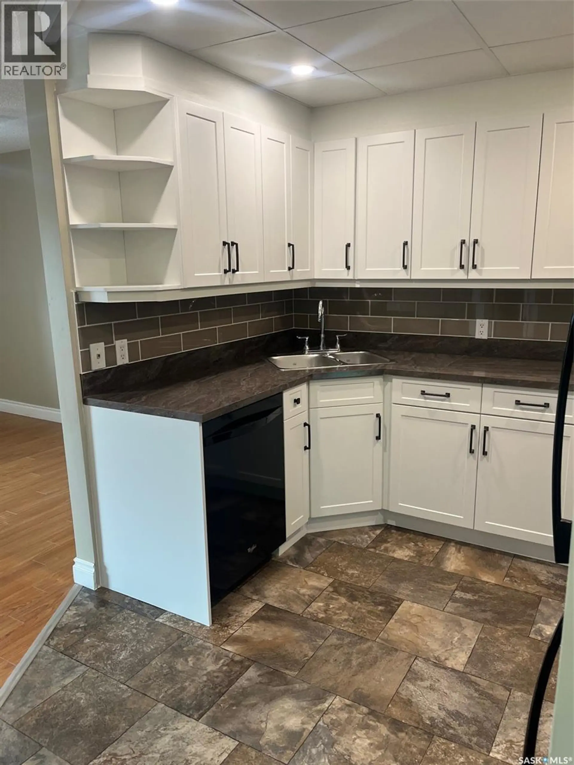 #304 408 Heritage DRIVE - Image 5