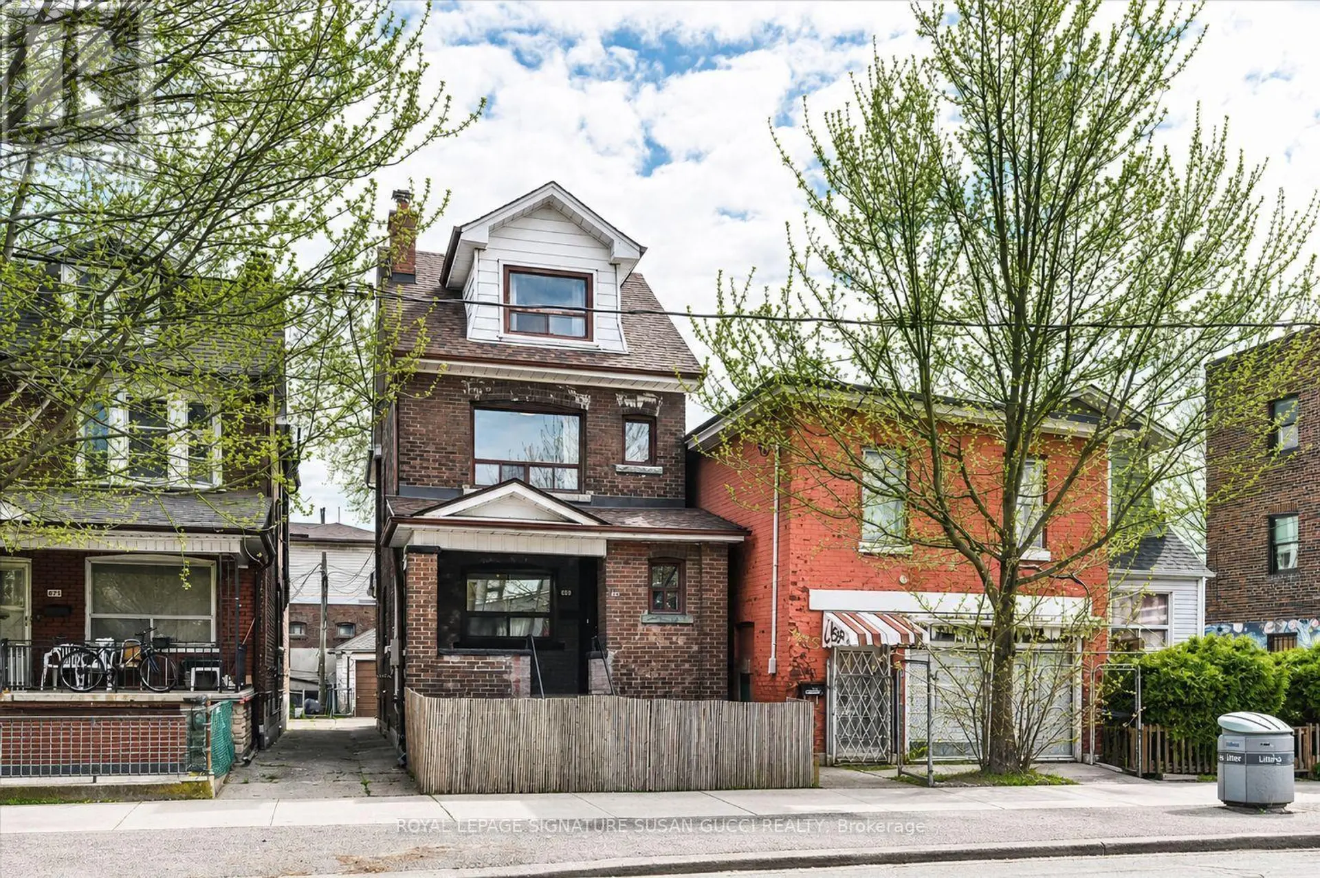 669 GREENWOOD AVENUE - Image 1
