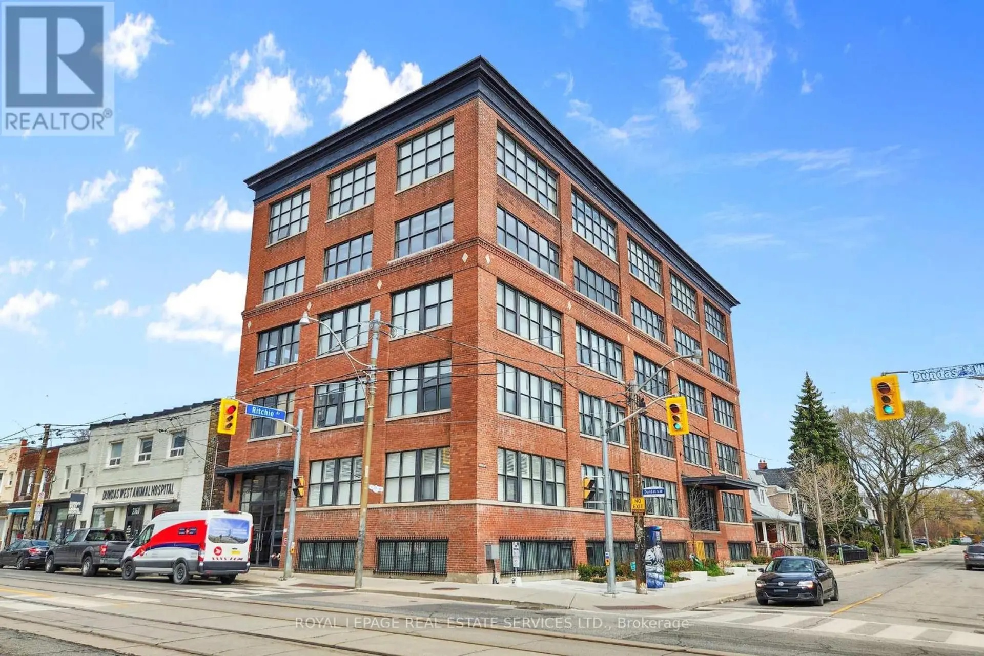 #405 2154 DUNDAS STREET W - Image 1