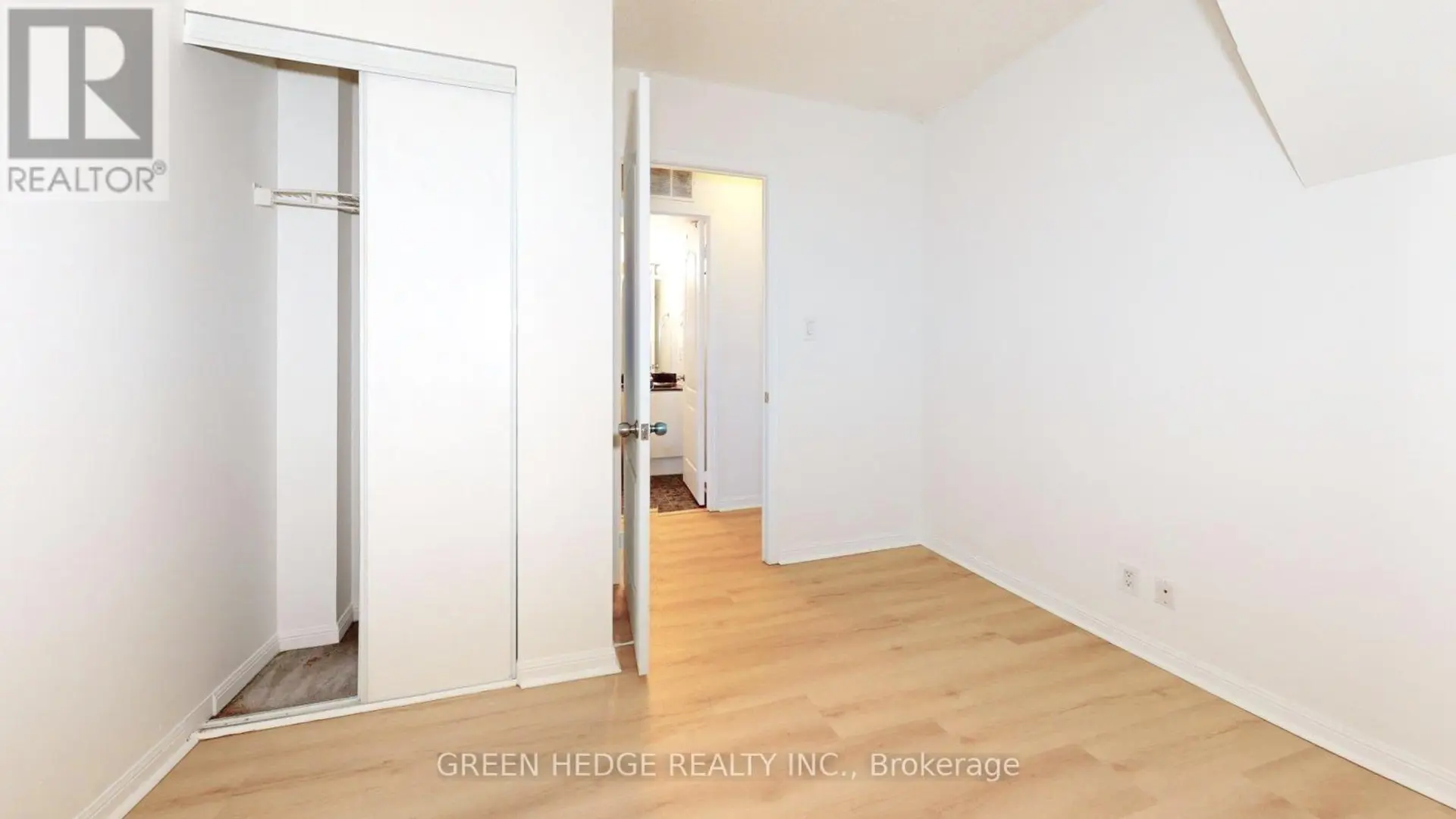 #320 26 DOURO STREET - Image 10