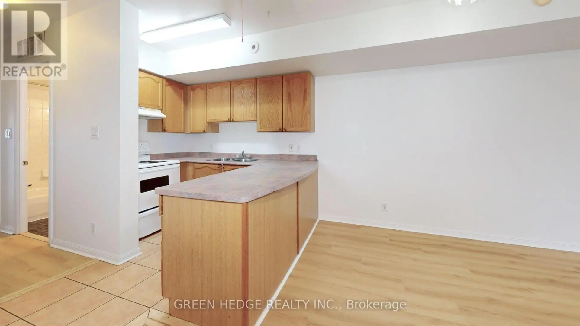 #320 26 DOURO STREET - Image 5