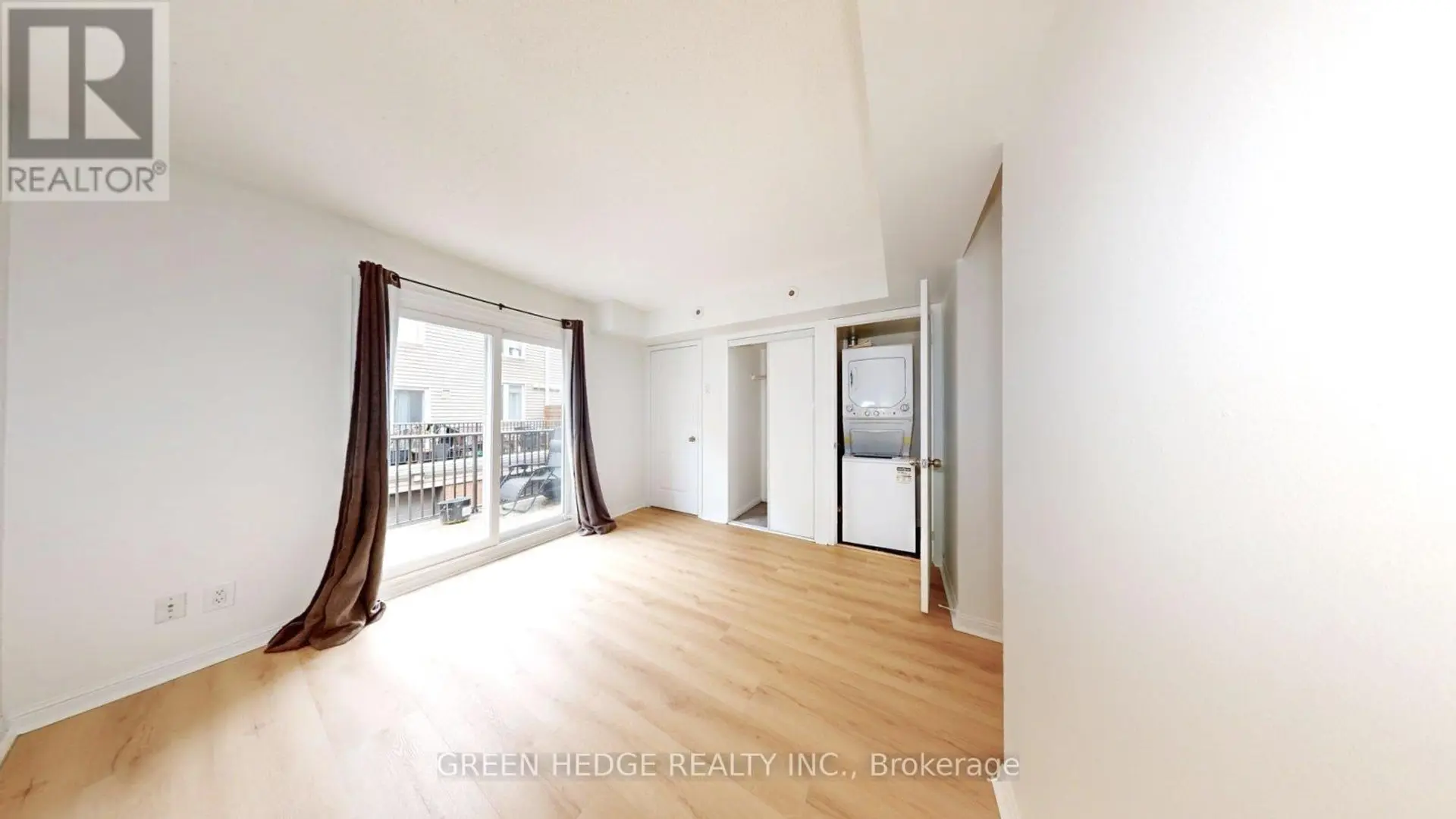 #320 26 DOURO STREET - Image 6