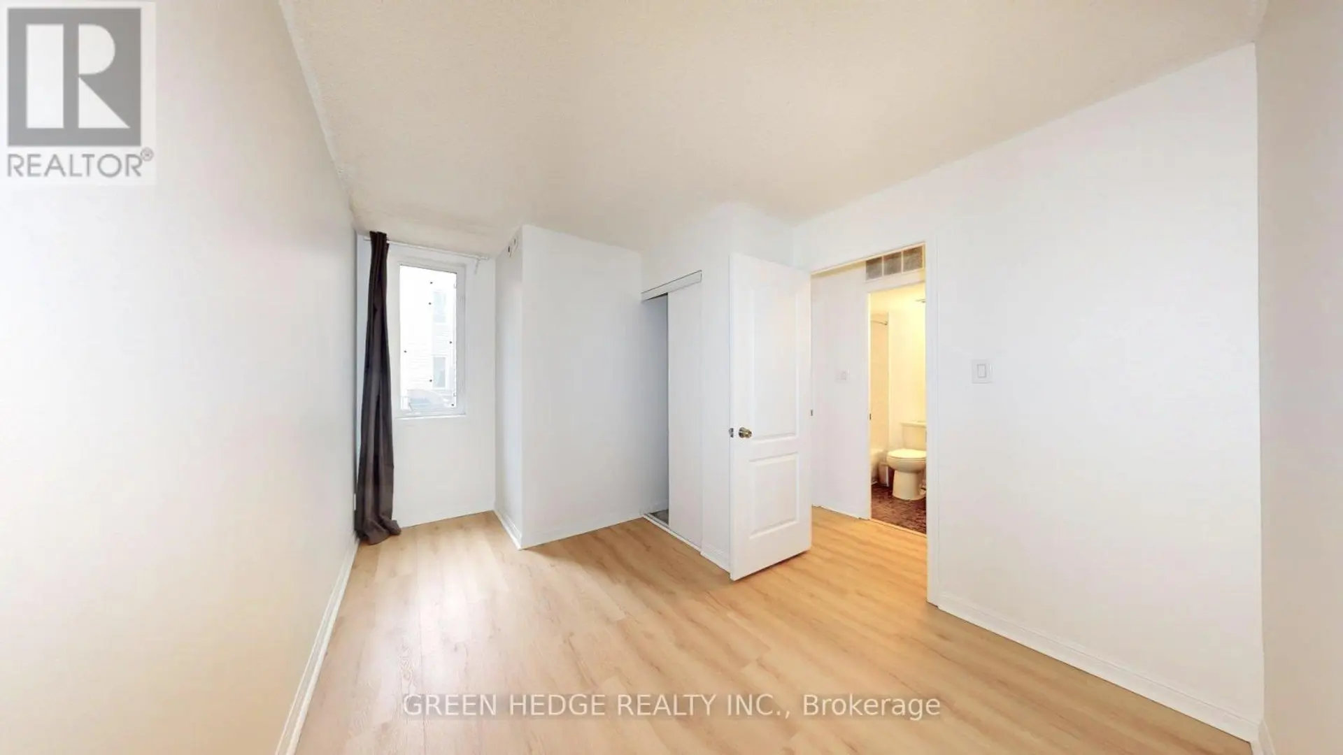 #320 26 DOURO STREET - Image 9