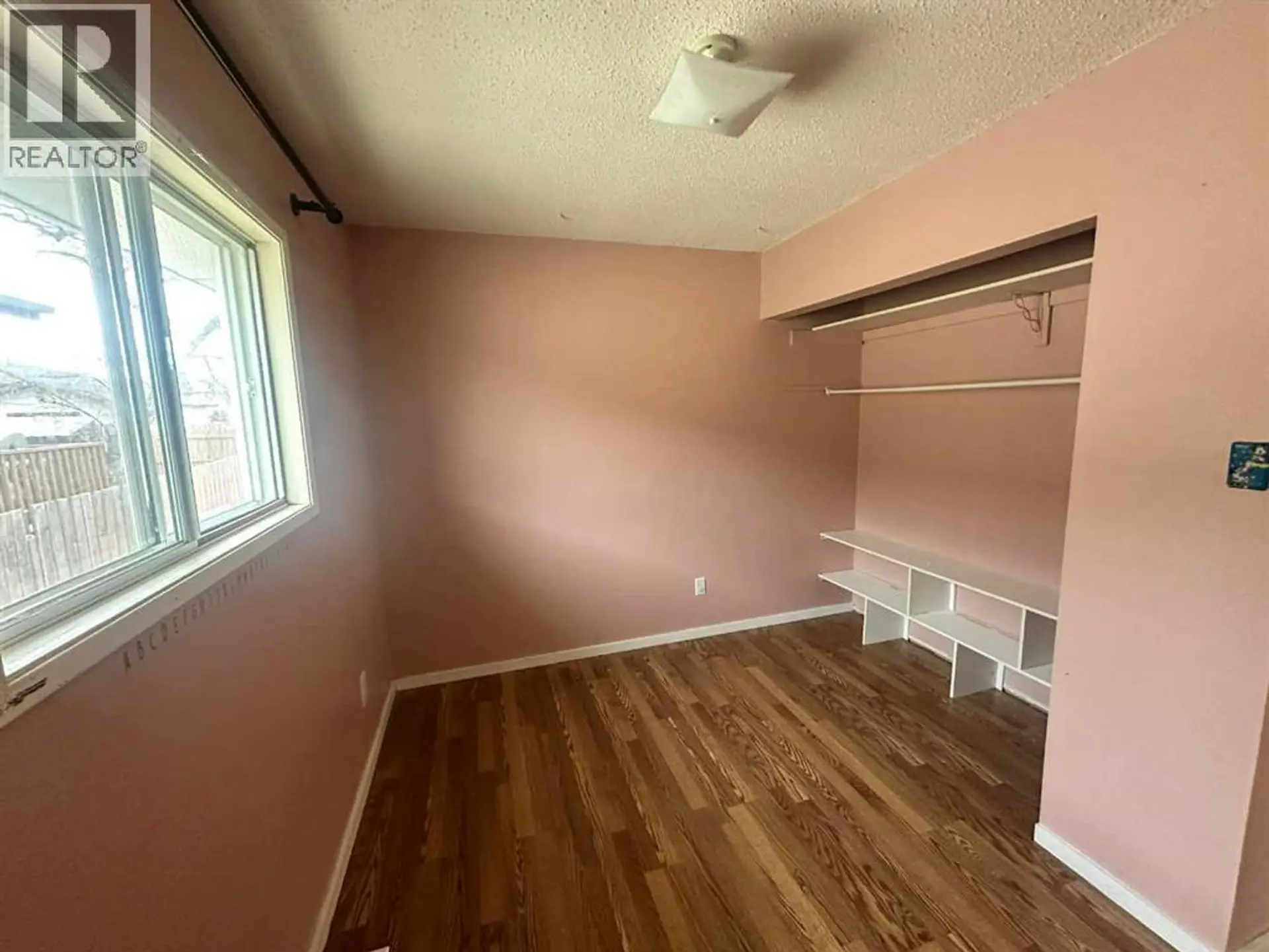 3905 52 Avenue - Image 11