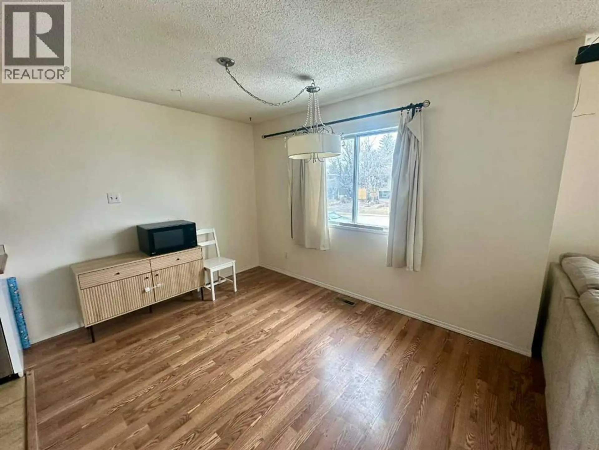 3905 52 Avenue - Image 6