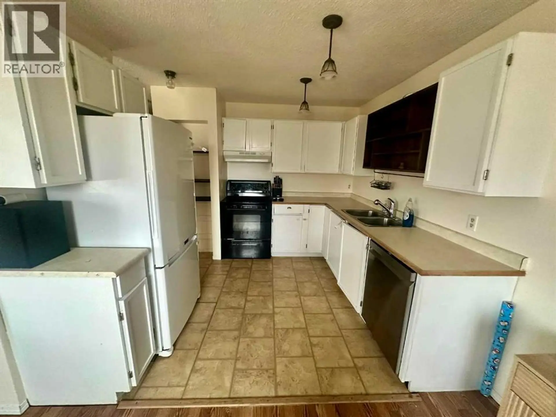 3905 52 Avenue - Image 7