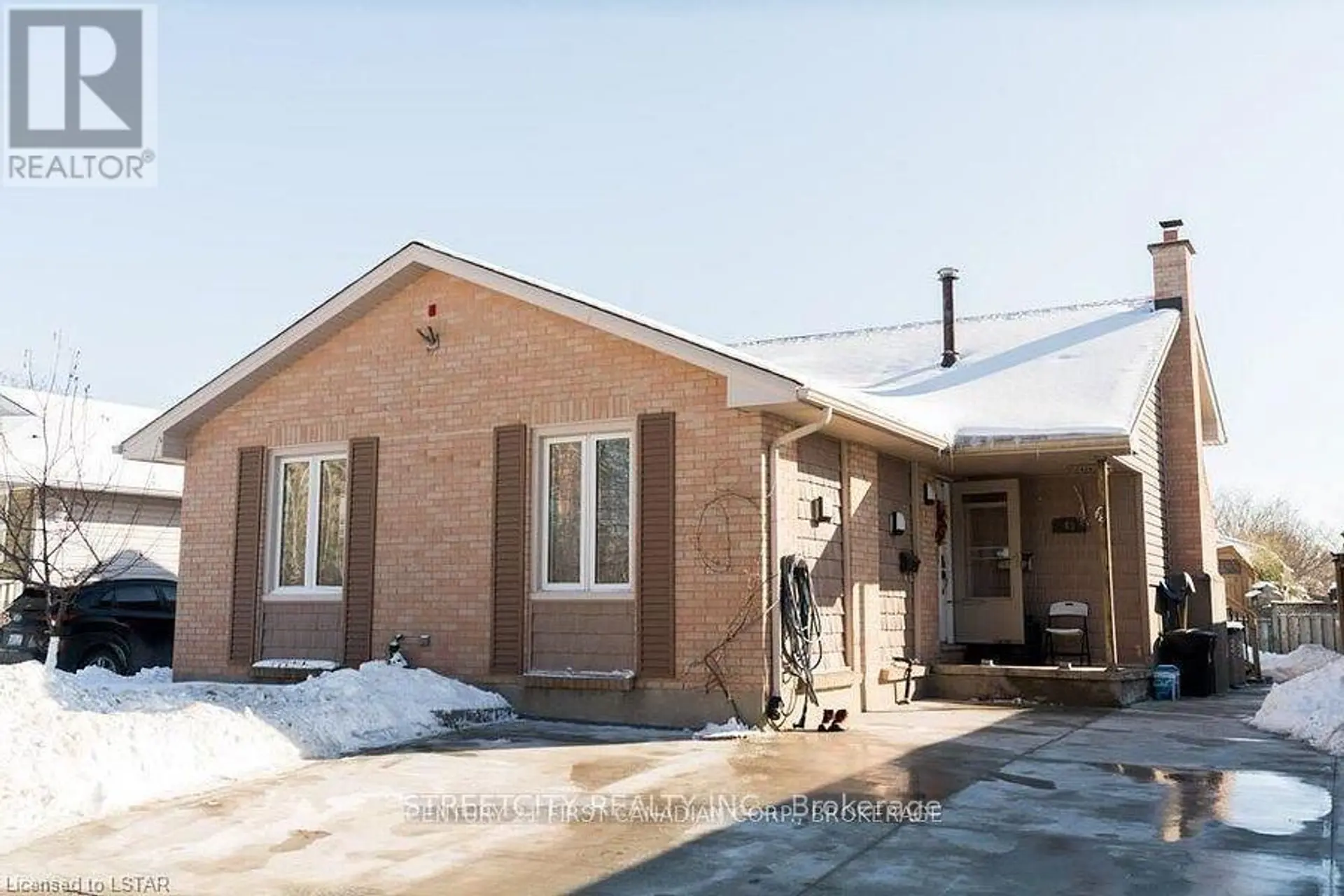 43 RENNY CRESCENT - Image 1