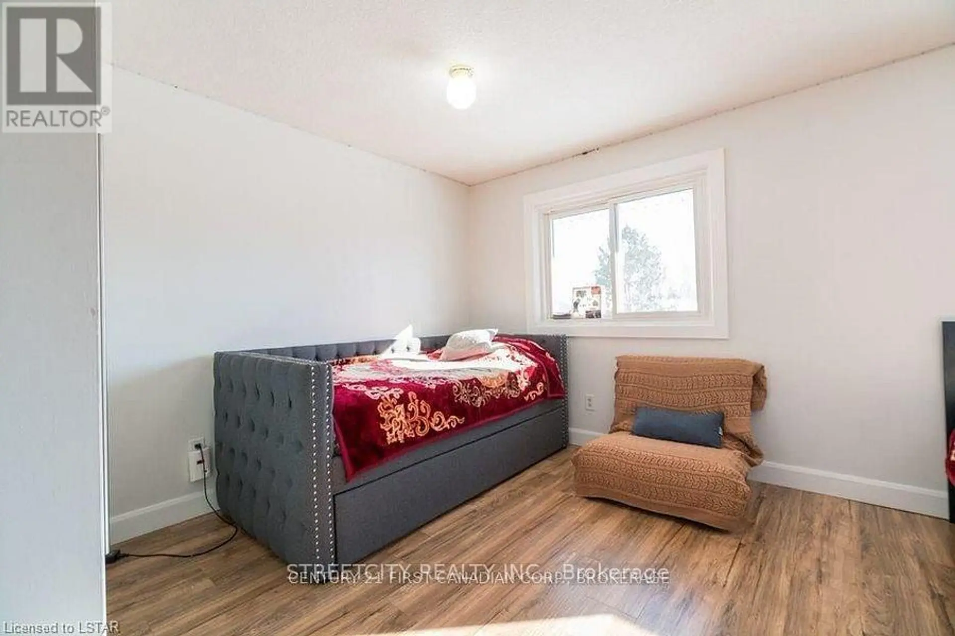 43 RENNY CRESCENT - Image 11