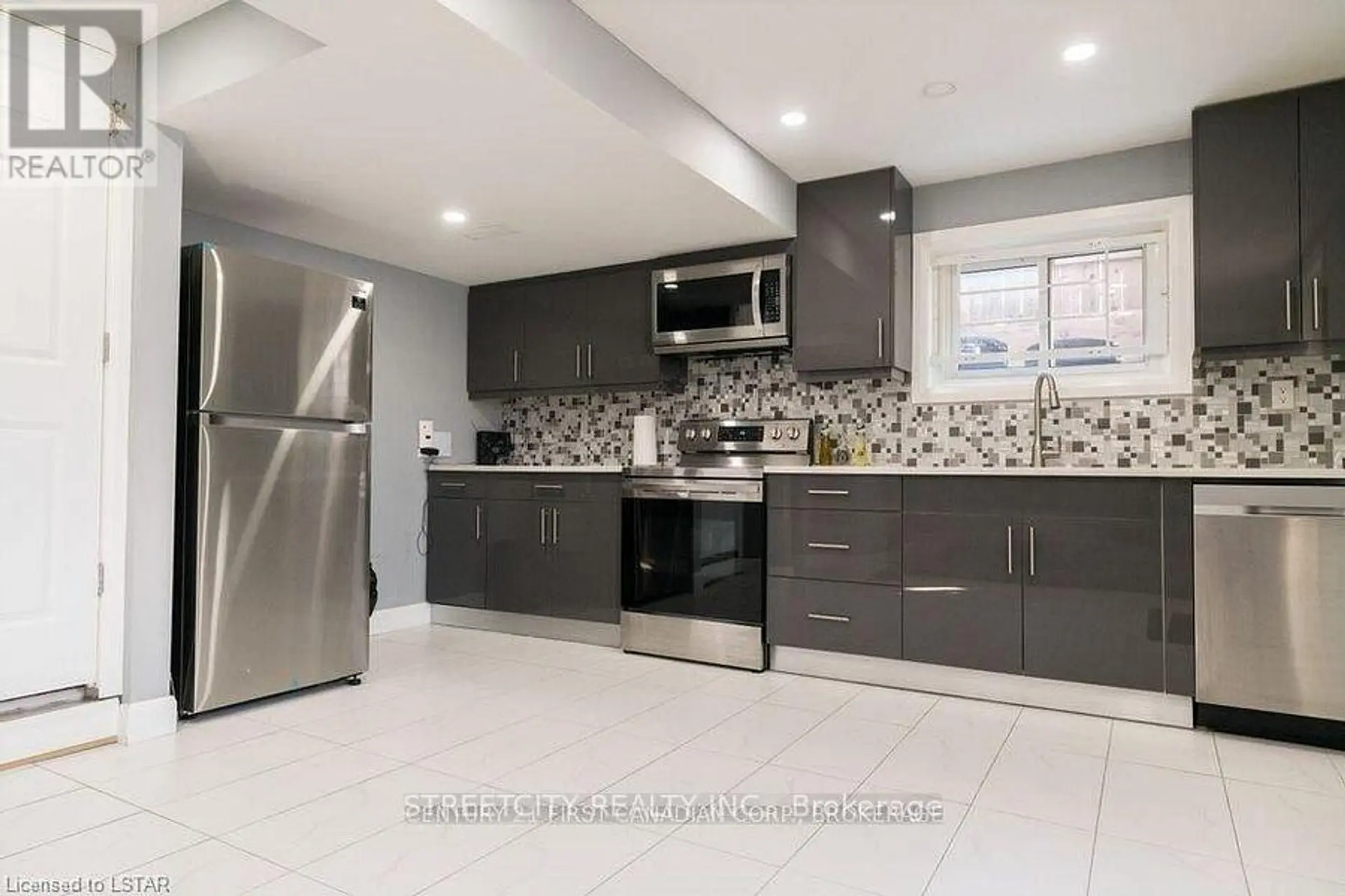 43 RENNY CRESCENT - Image 4