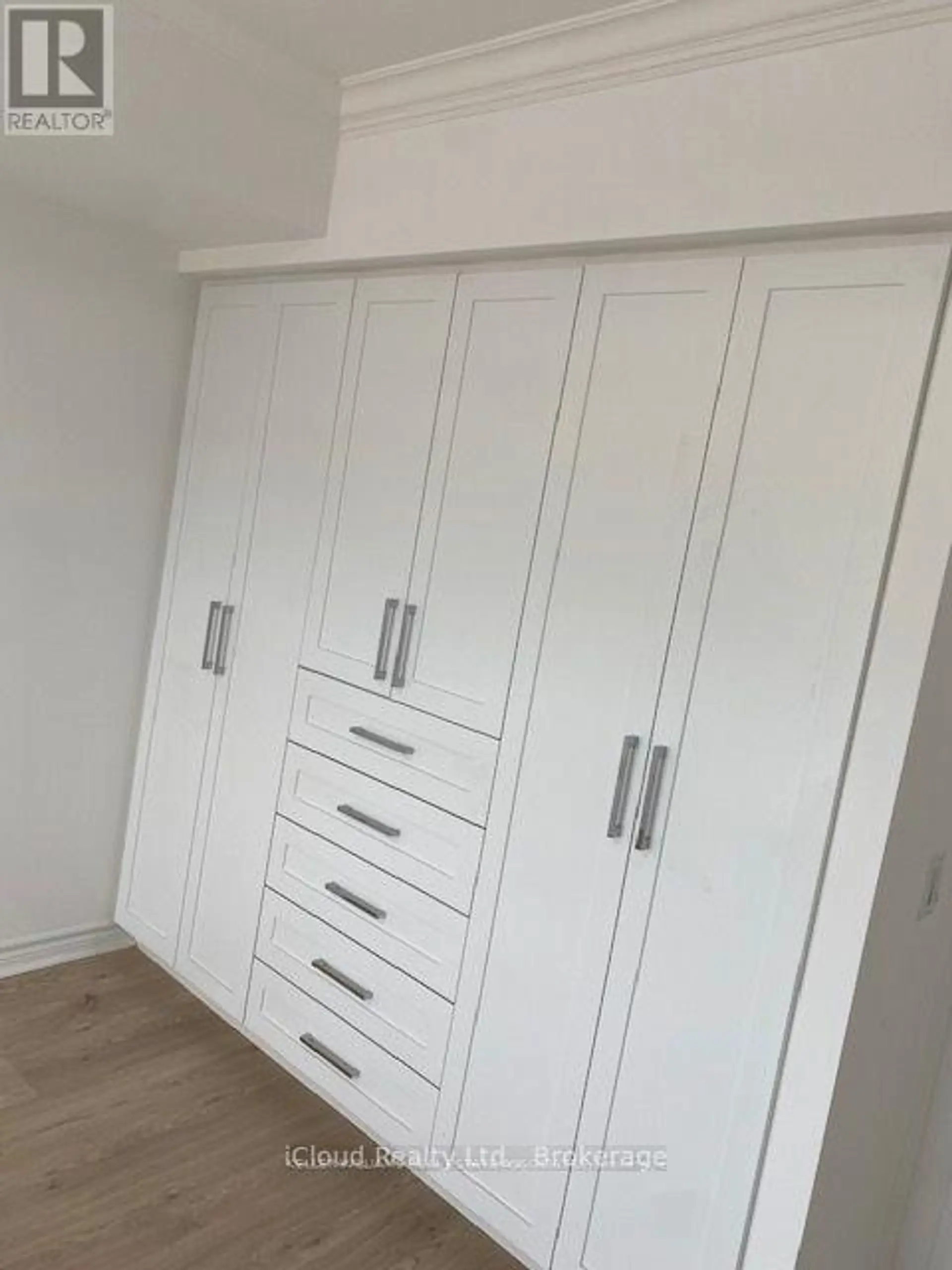 #1008 35 KINGSBRIDGE GARDEN CIRCLE - Image 7
