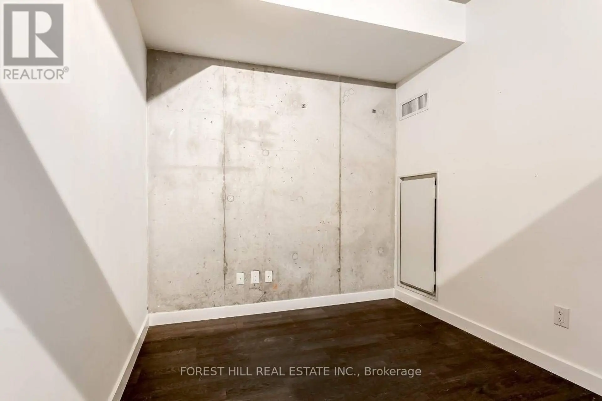 #212 246 LOGAN AVENUE - Image 11