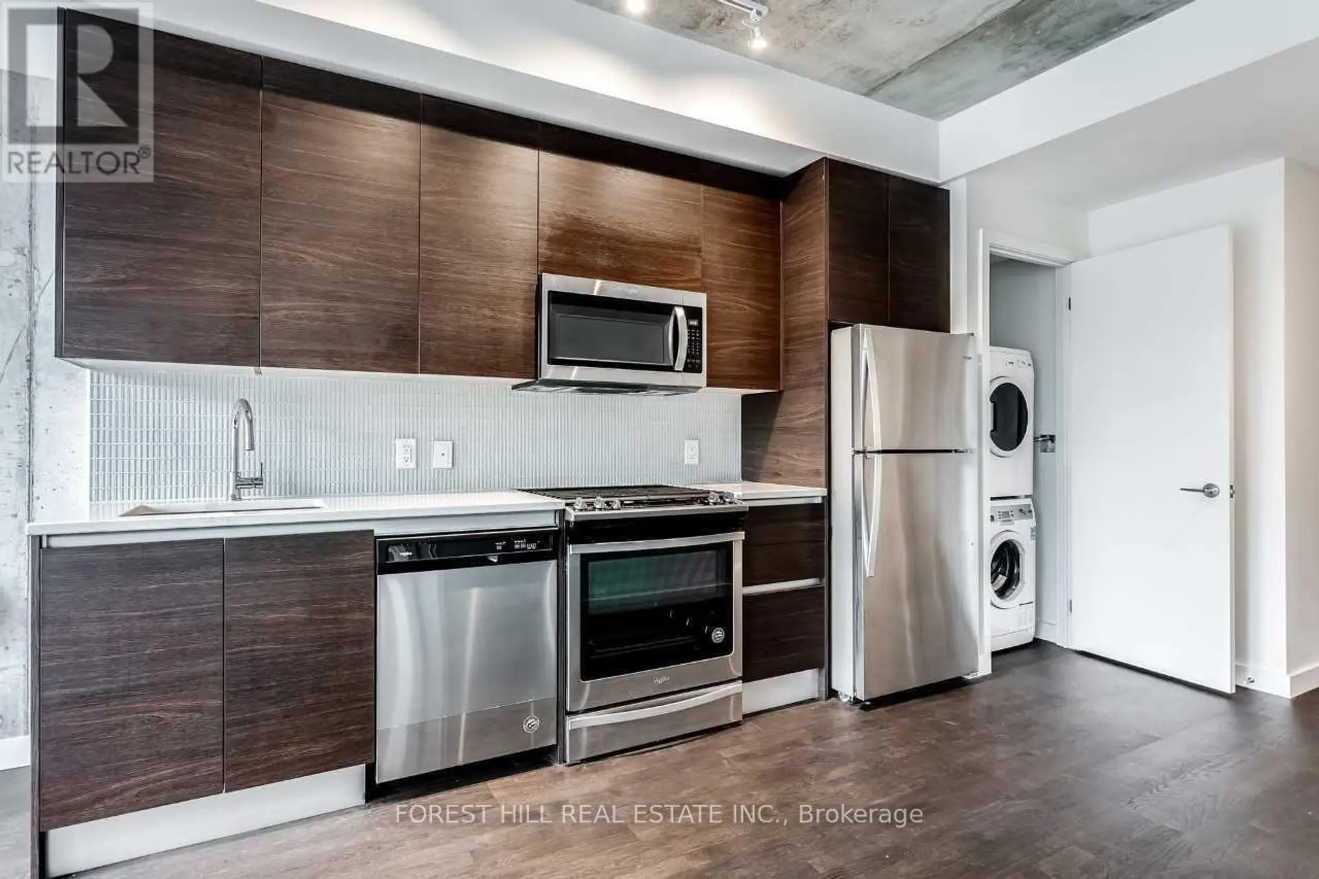#212 246 LOGAN AVENUE - Image 8
