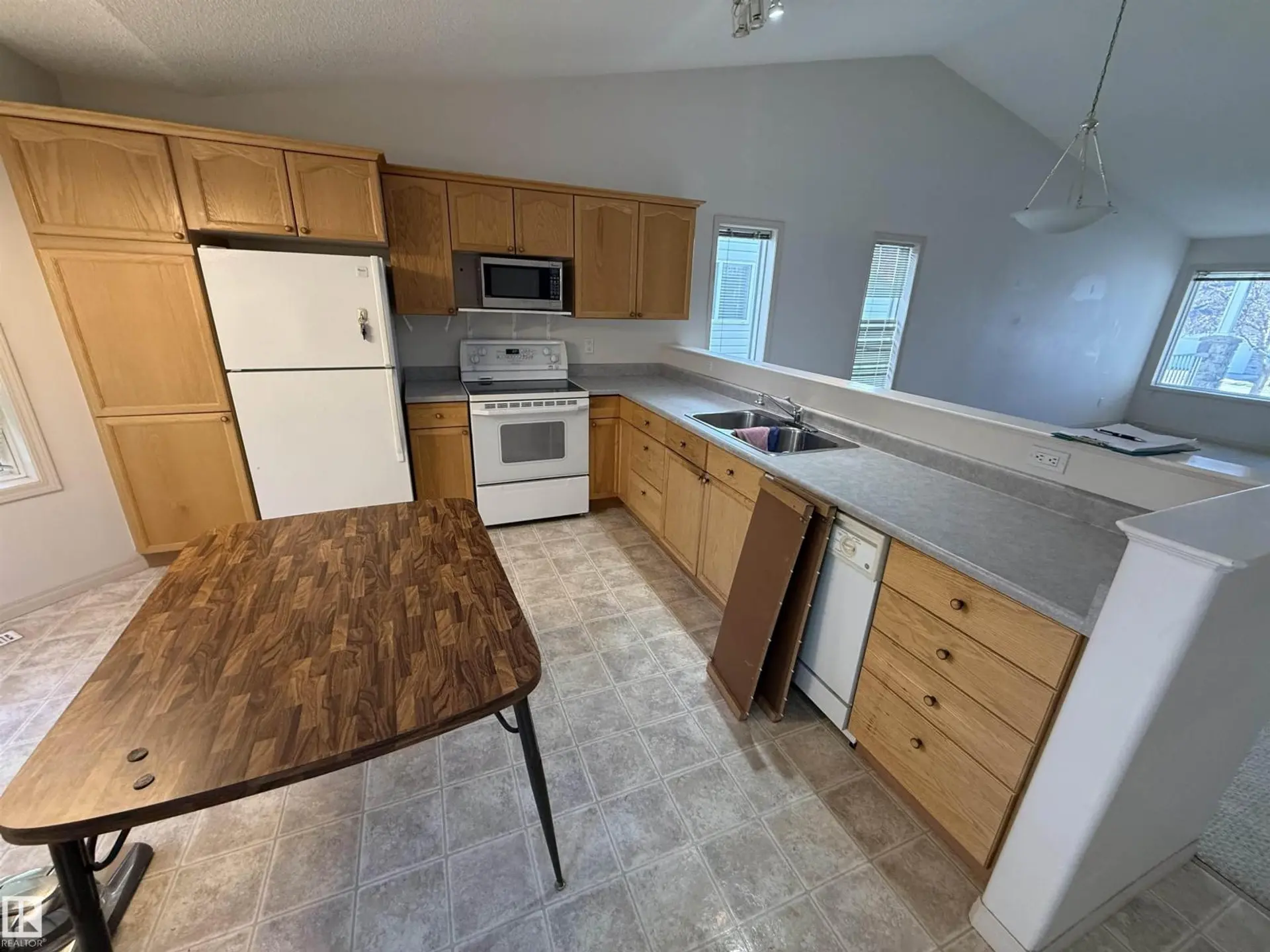 #14 330 GALBRAITH CL NW - Image 6