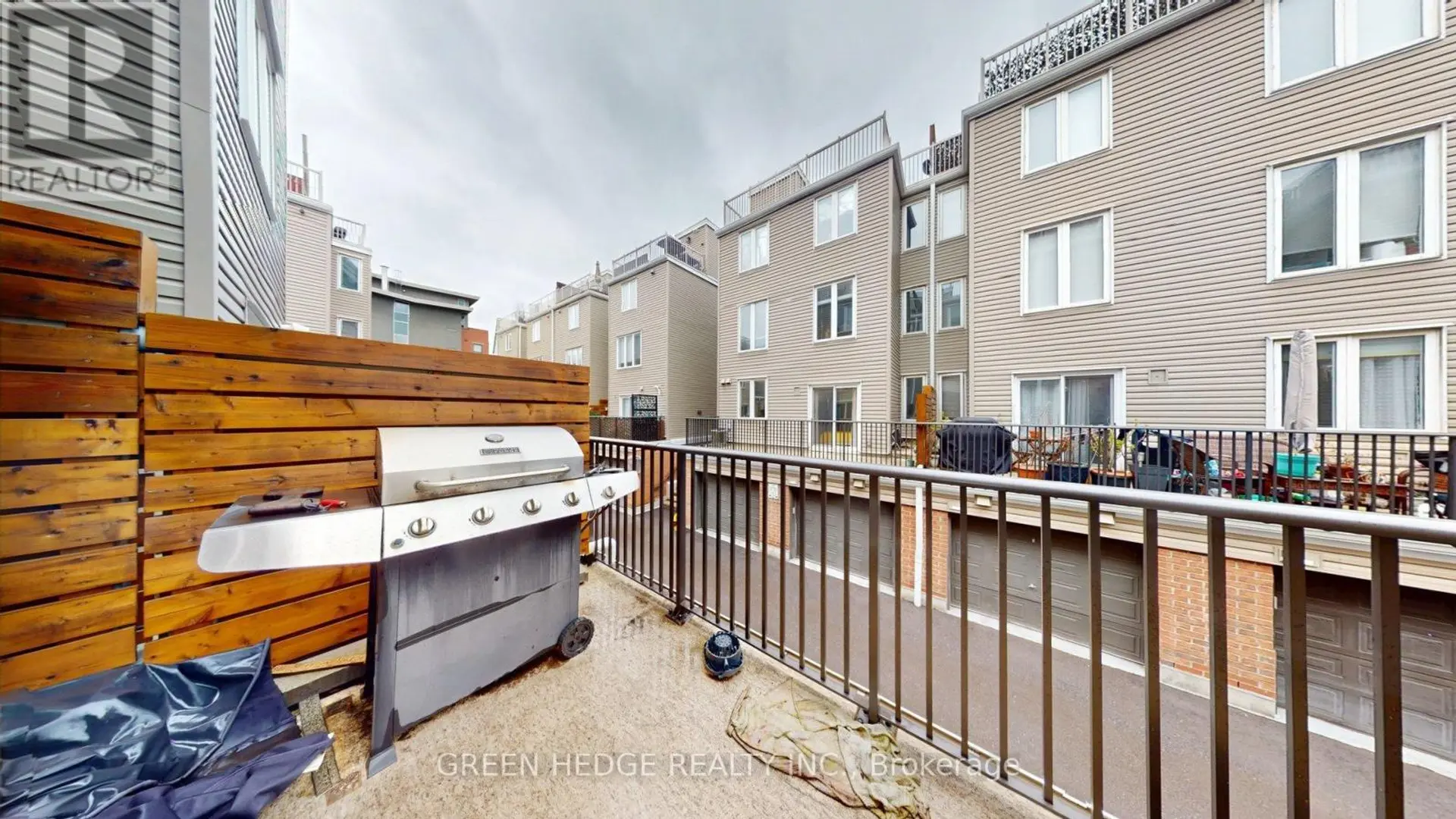 #320 26 DOURO STREET - Image 14