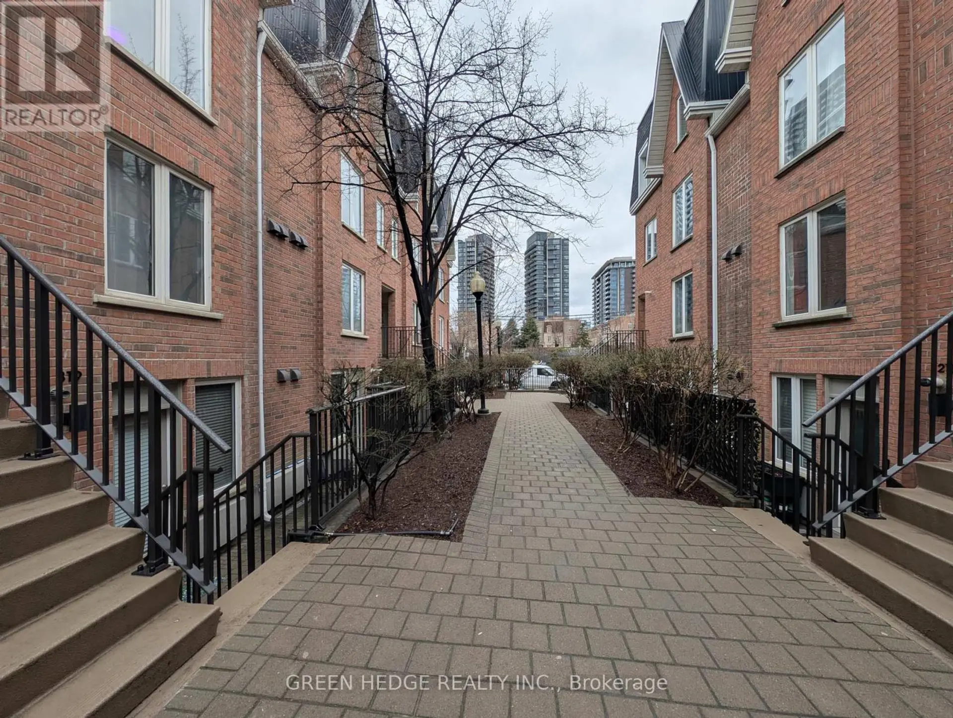 #320 26 DOURO STREET - Image 16