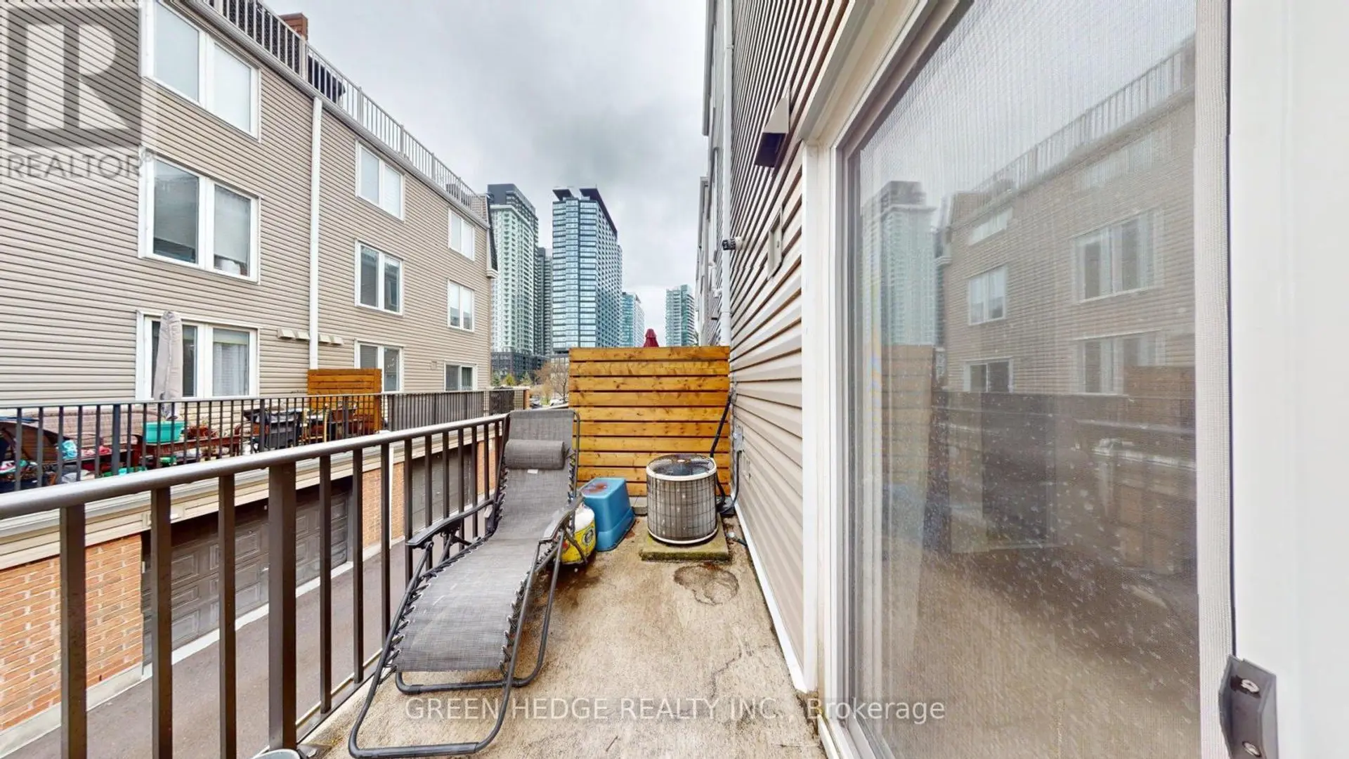 #320 26 DOURO STREET - Image 15