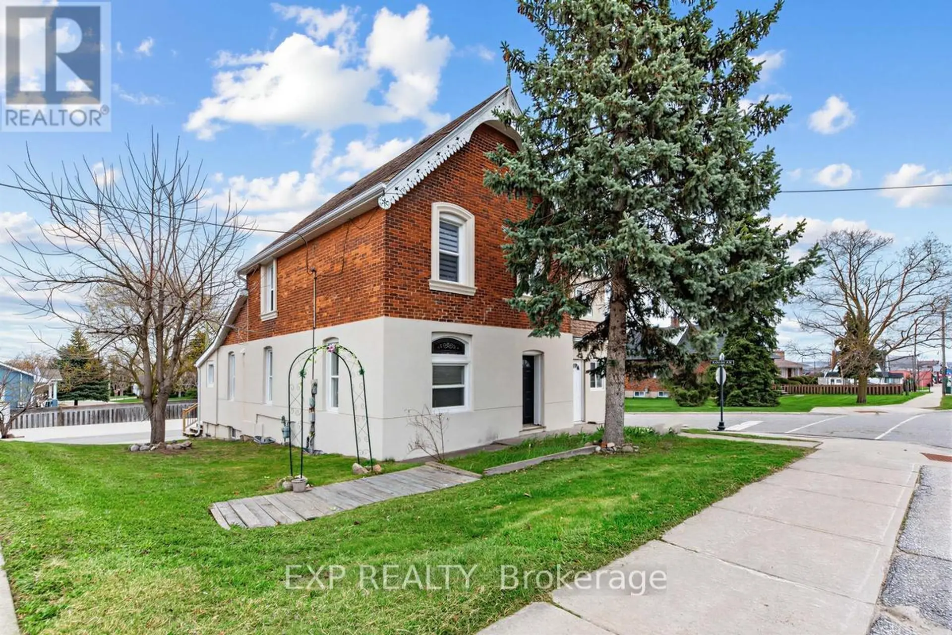 79 BARRIE STREET E - Image 12