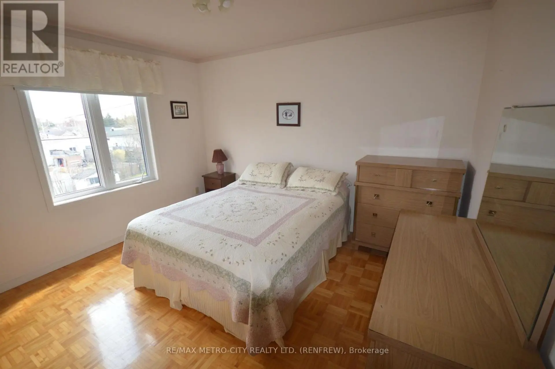 225 VANIER CRESCENT - Image 9