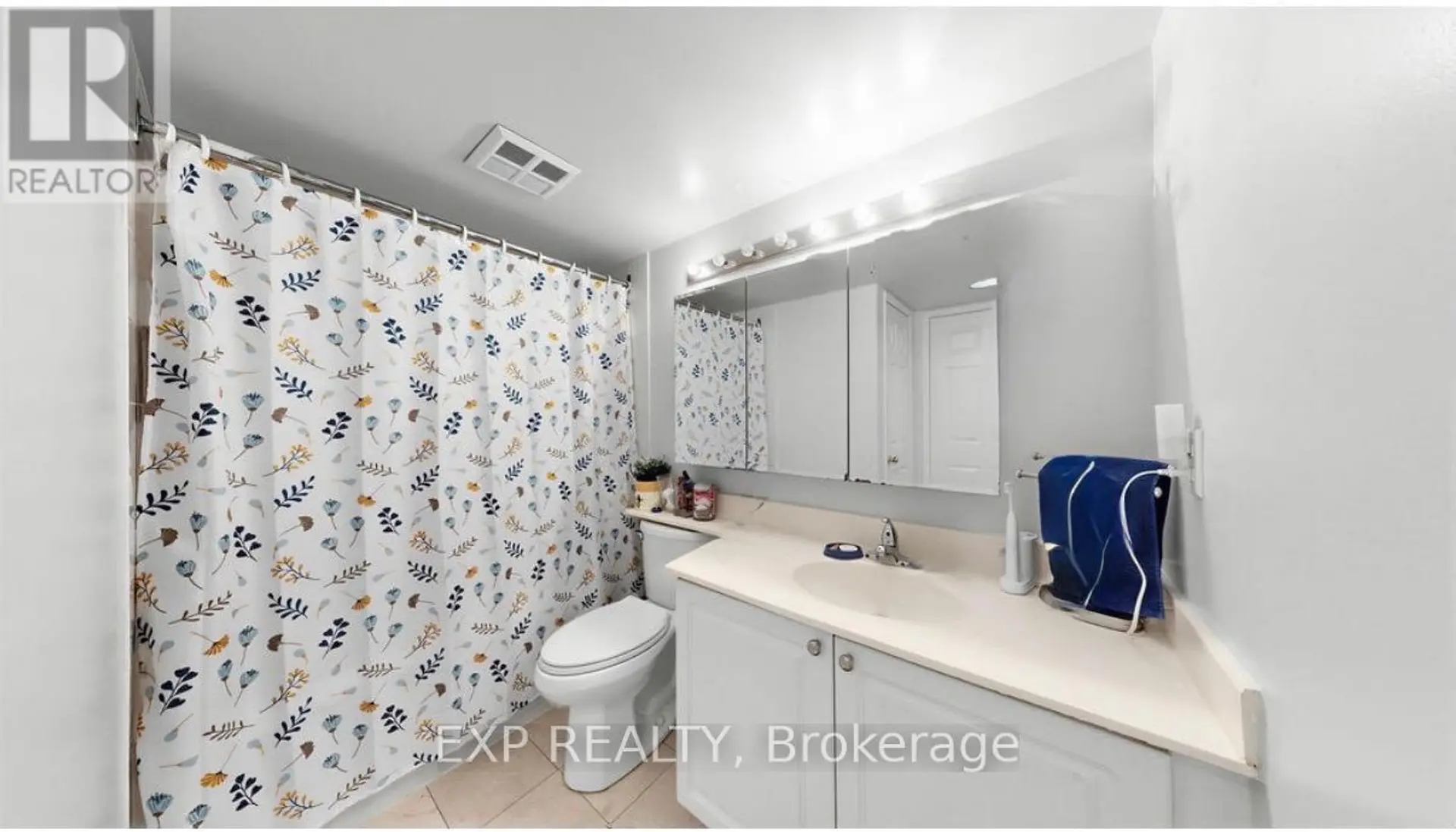 #607 889 BAY STREET - Image 13