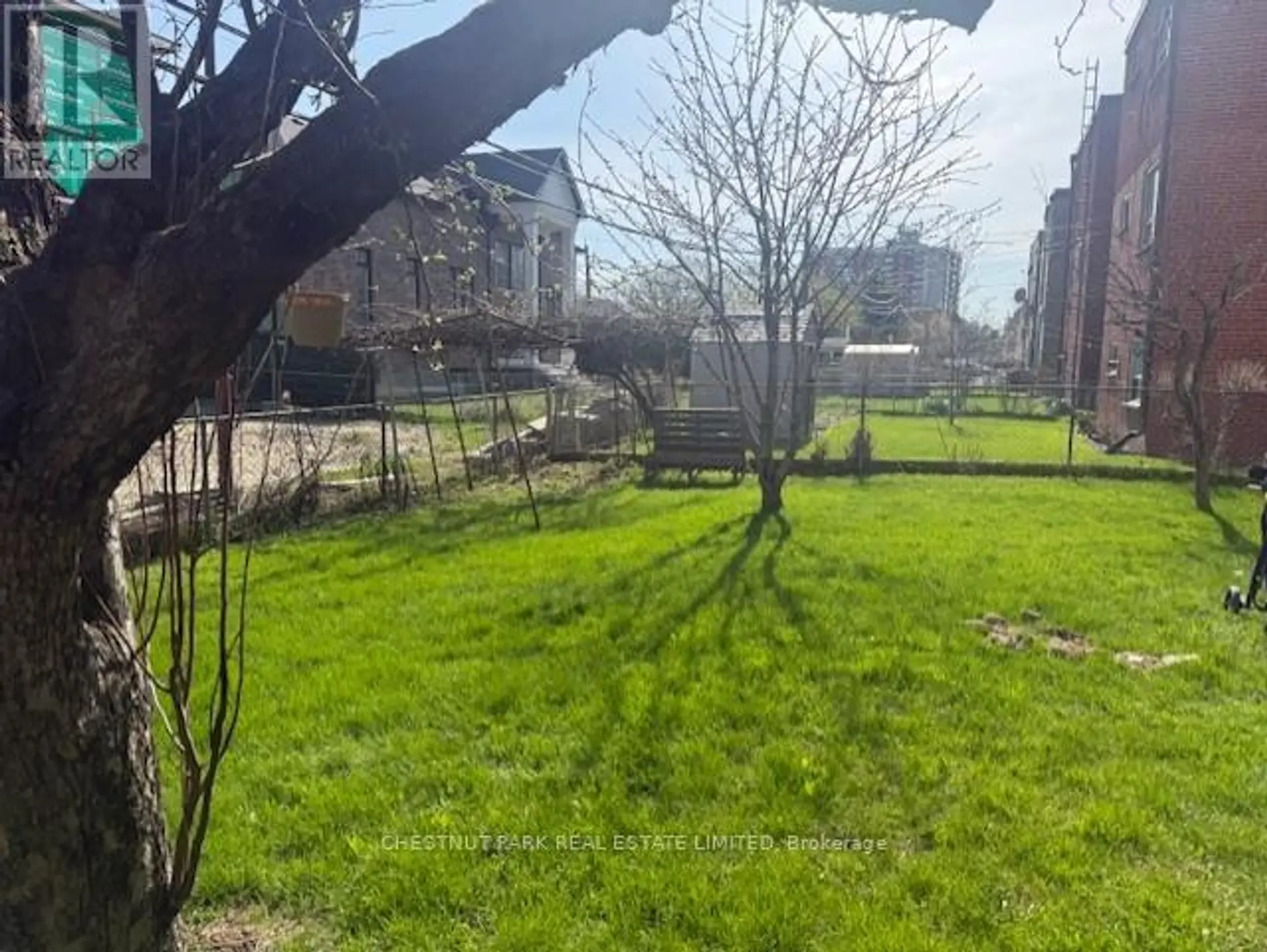 757 LAWRENCE AVENUE W - Image 15