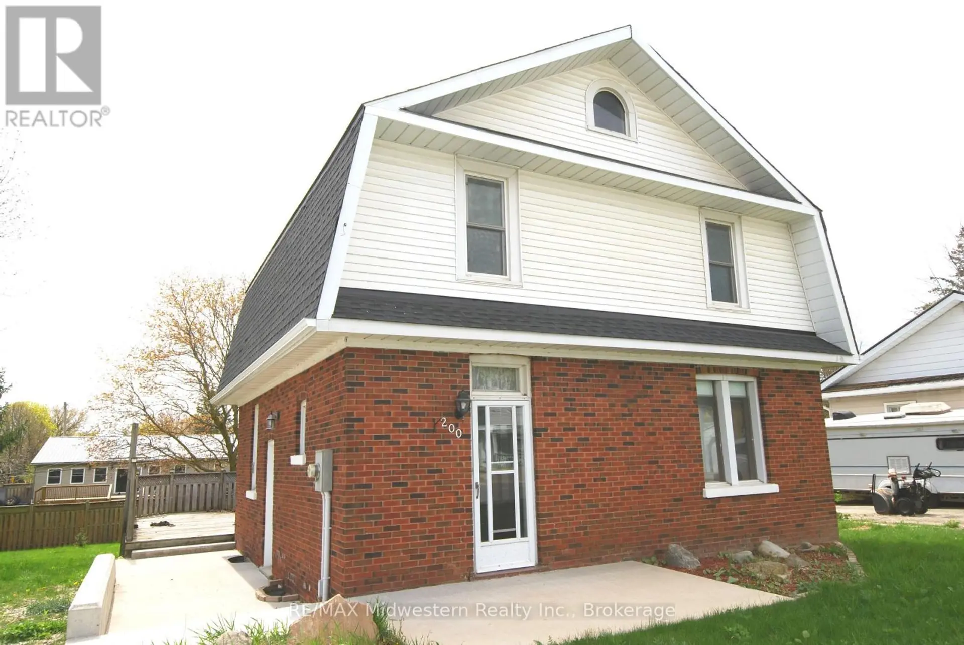 200 ELORA STREET S - Image 1