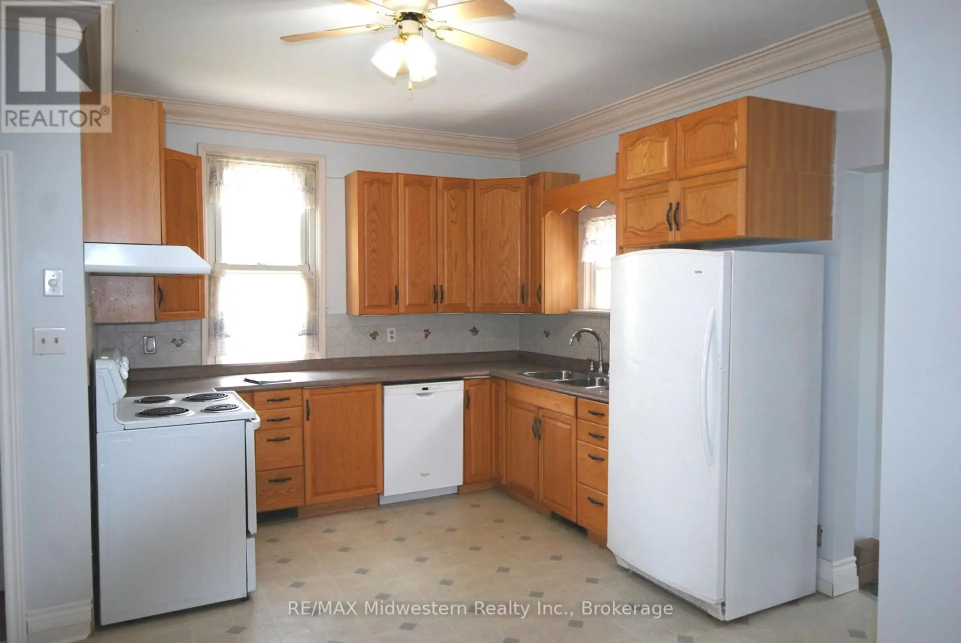 200 ELORA STREET S - Image 4