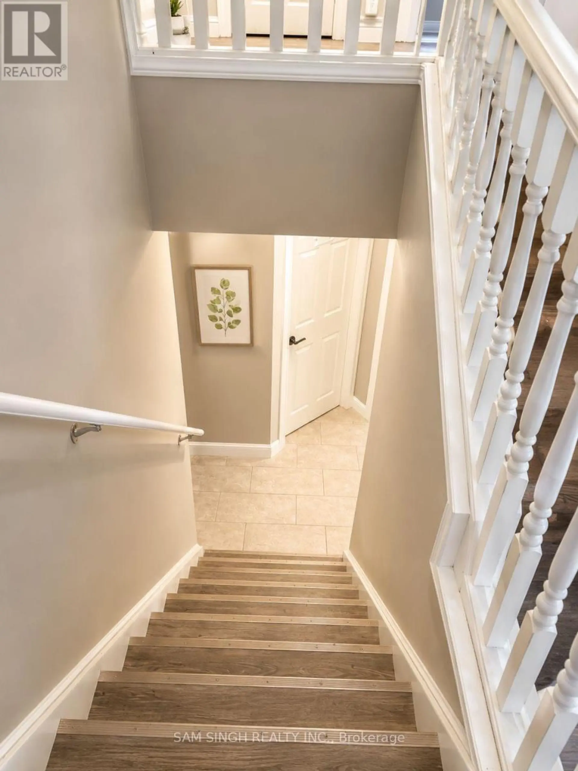 185 THURMAN CIRCLE - Image 13