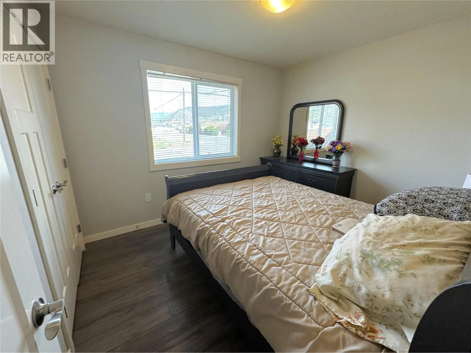 2402 COLDWATER Avenue - Image 11
