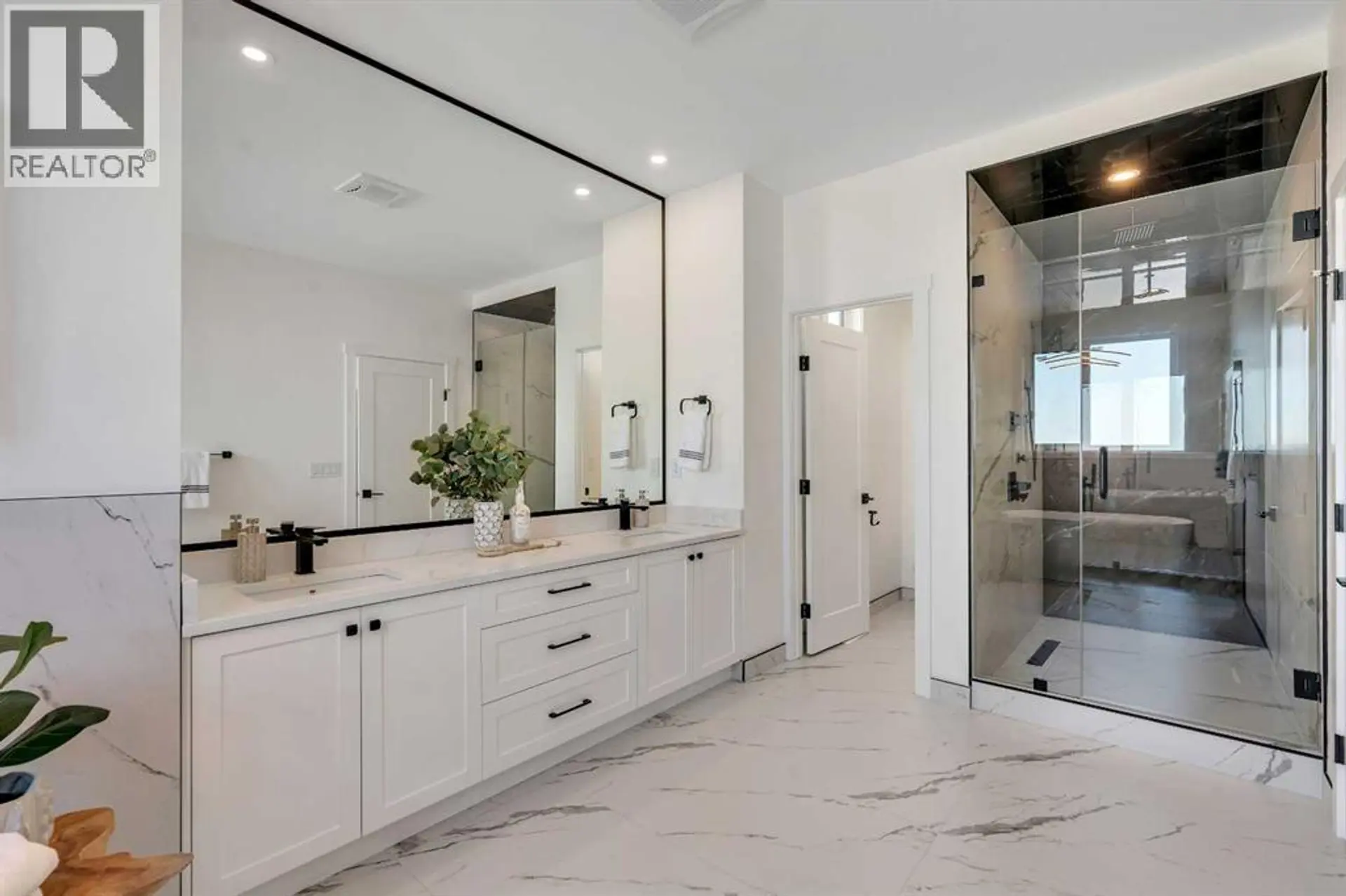 2438 30 Avenue SW - Image 13