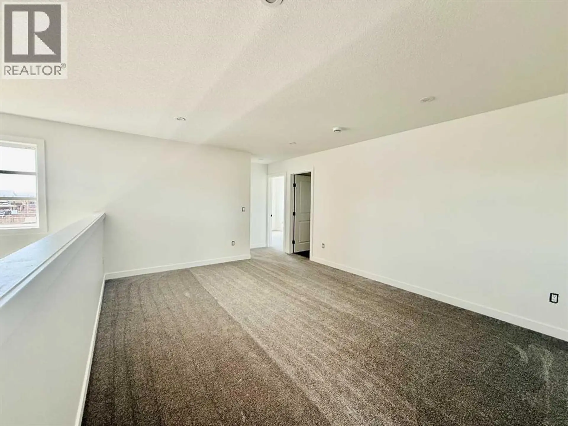7057 85 Street - Image 8