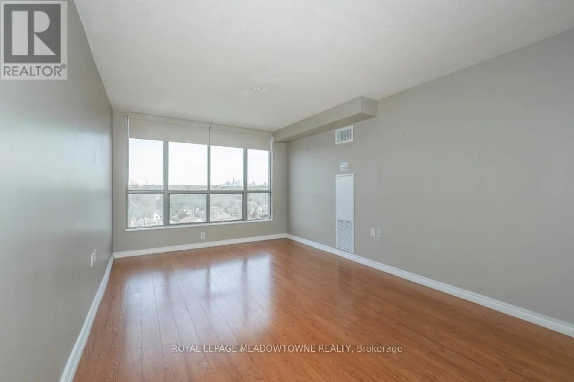 #905 1110 WALDEN CIRCLE - Image 3