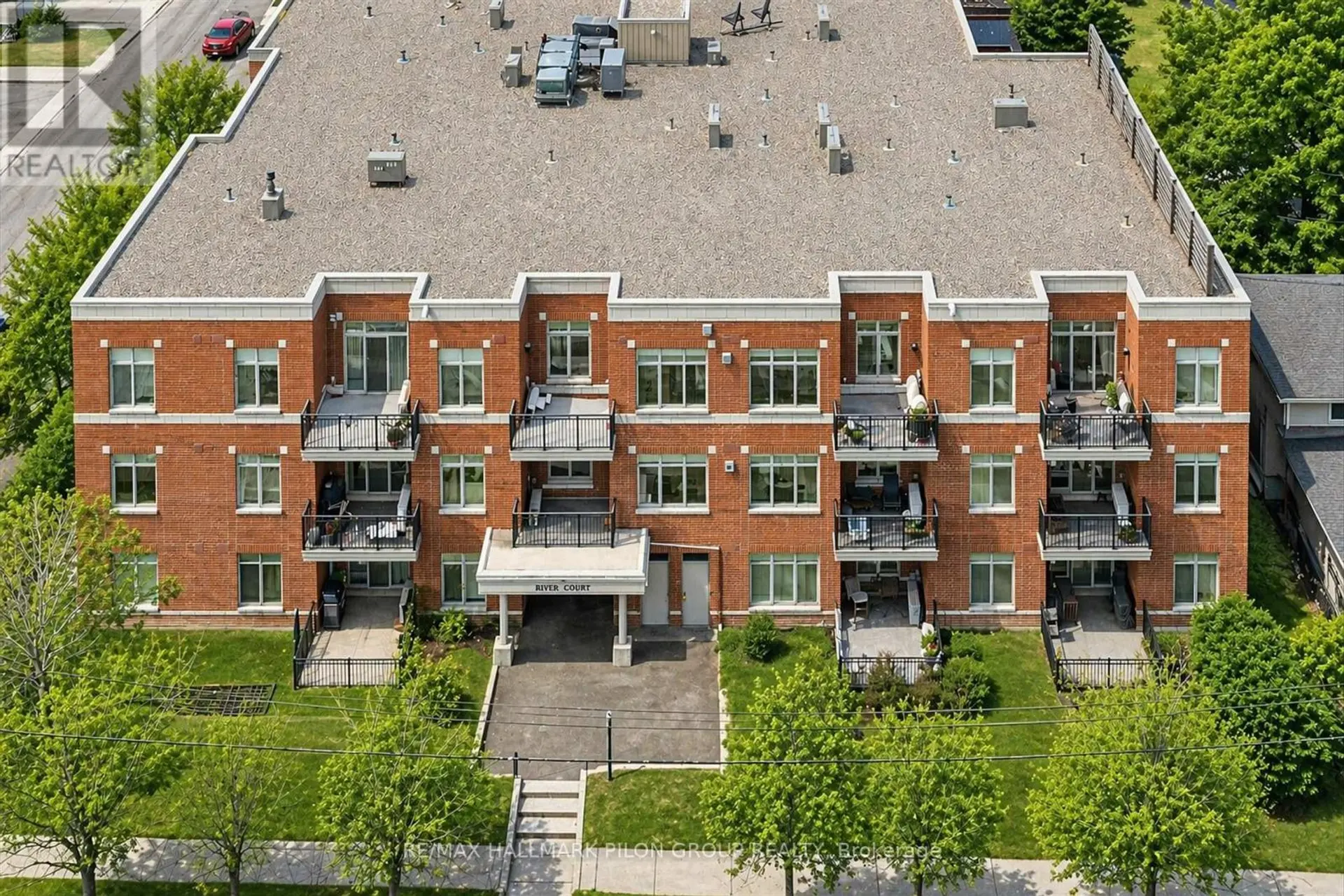 #109 950 MARGUERITE AVENUE - Image 1