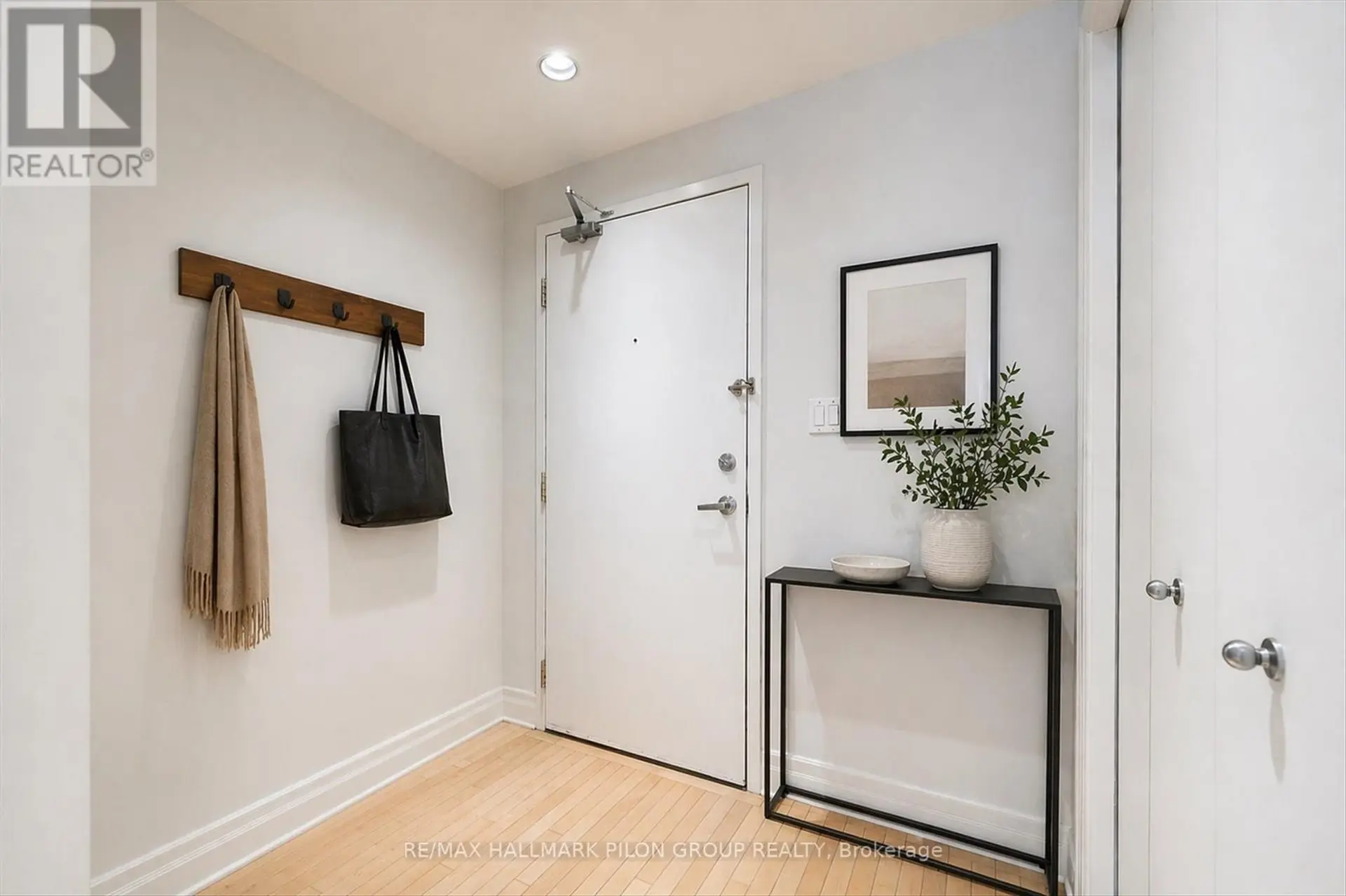 #109 950 MARGUERITE AVENUE - Image 9