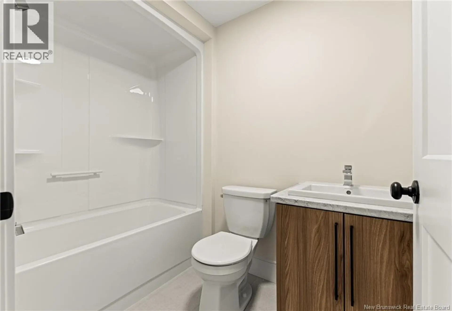 215 Senese Street - Image 17