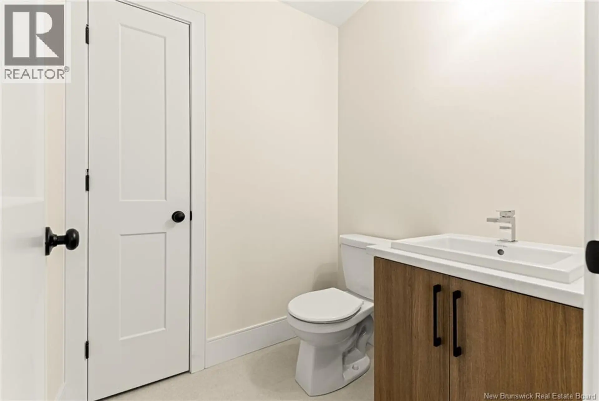 215 Senese Street - Image 7