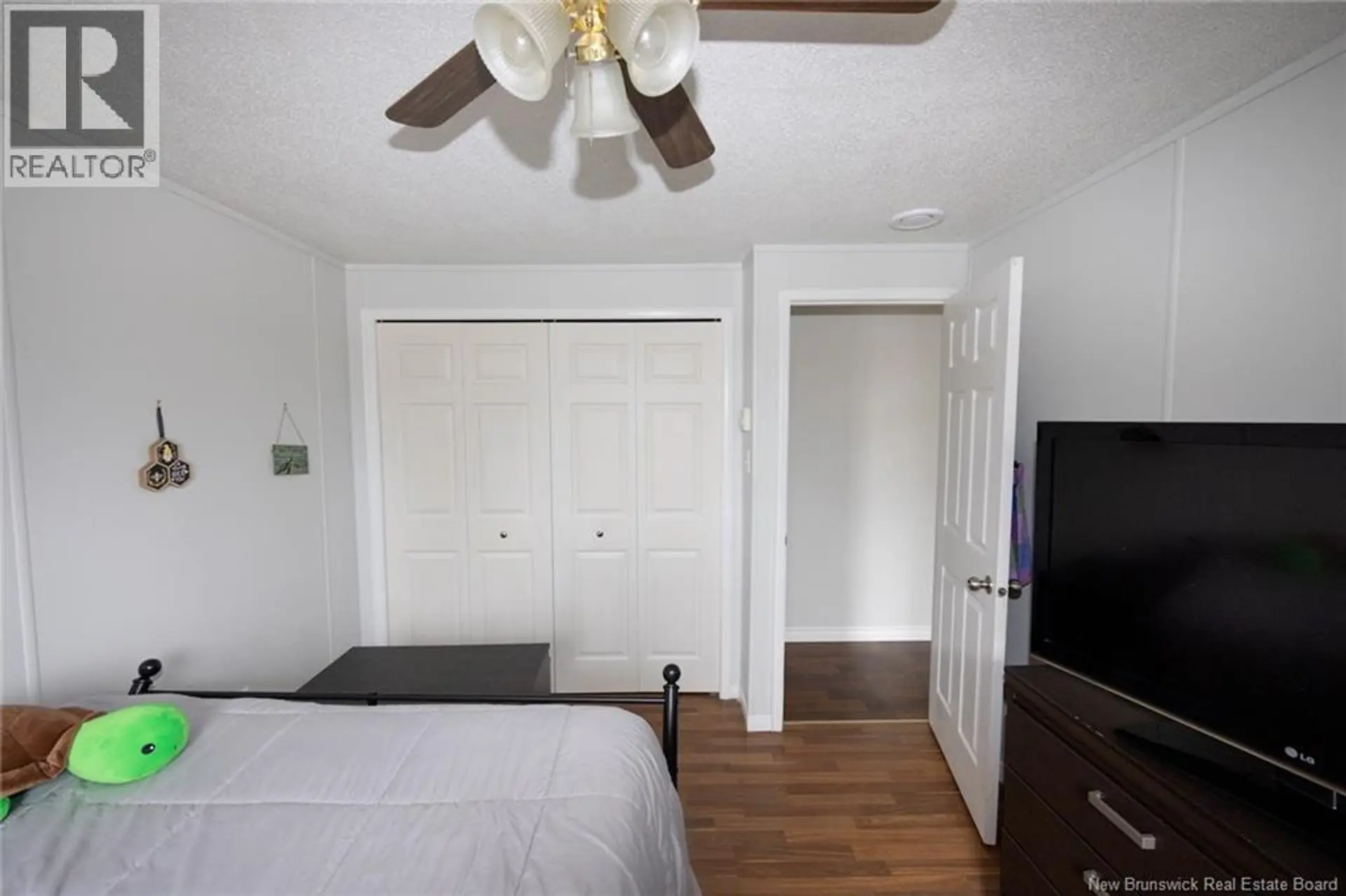 328 Governor Lane - Image 11