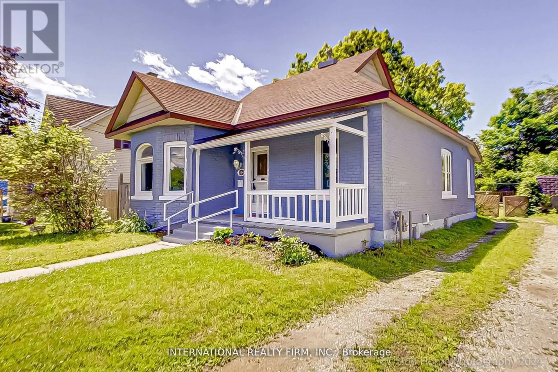 304 INNISFIL STREET - Image 2
