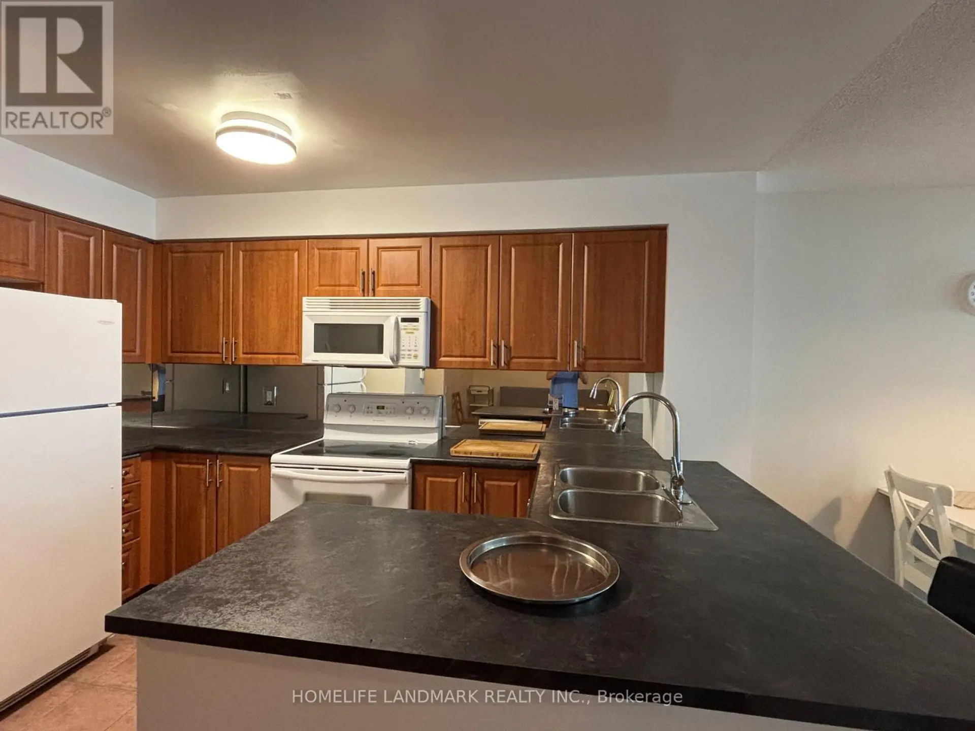#902 21 HILLCREST AVENUE - Image 17