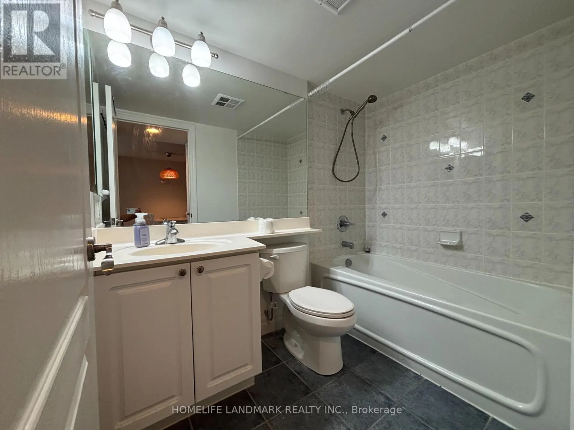#902 21 HILLCREST AVENUE - Image 18