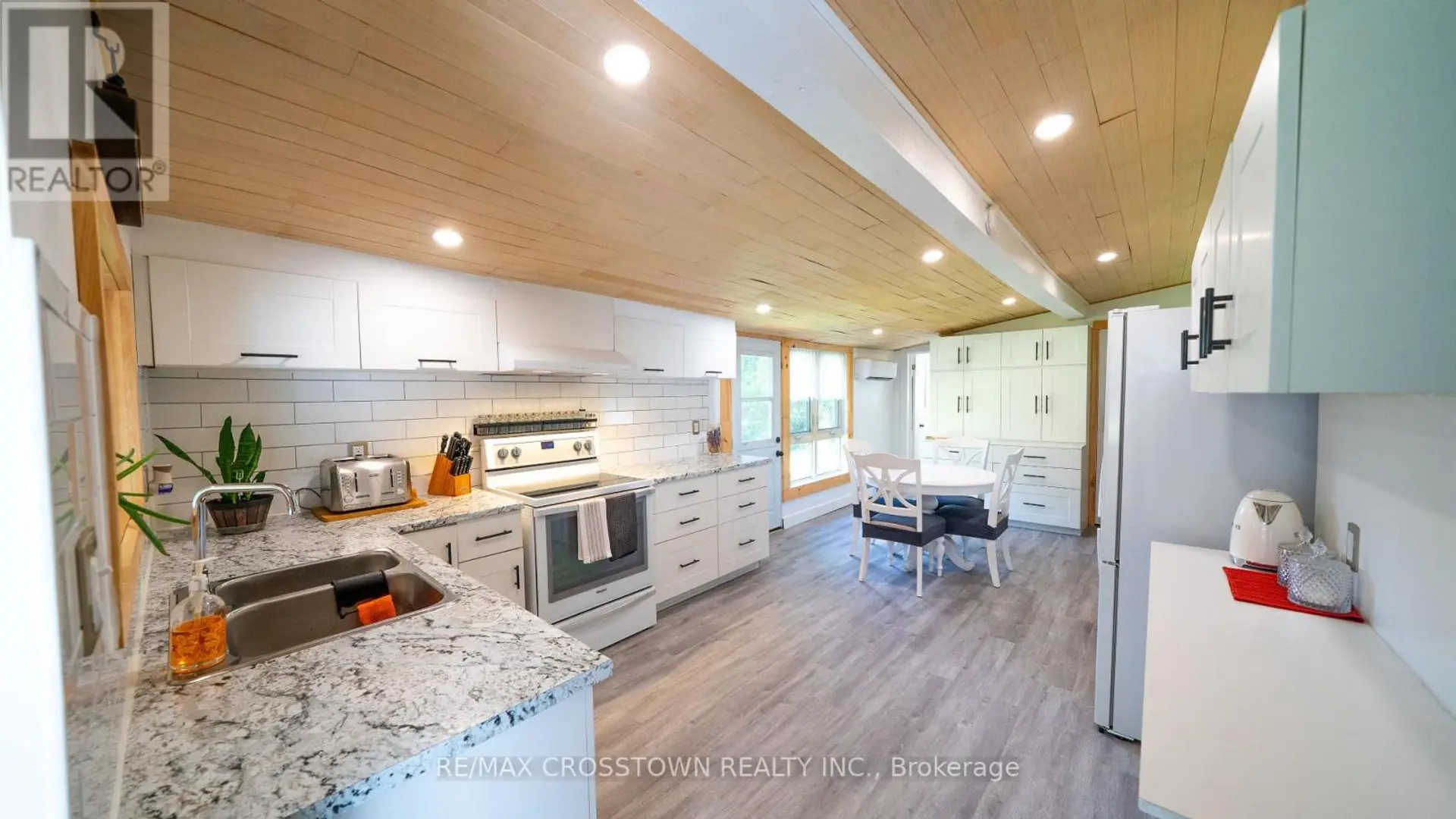 1161 UFFINGTON ROAD - Image 8
