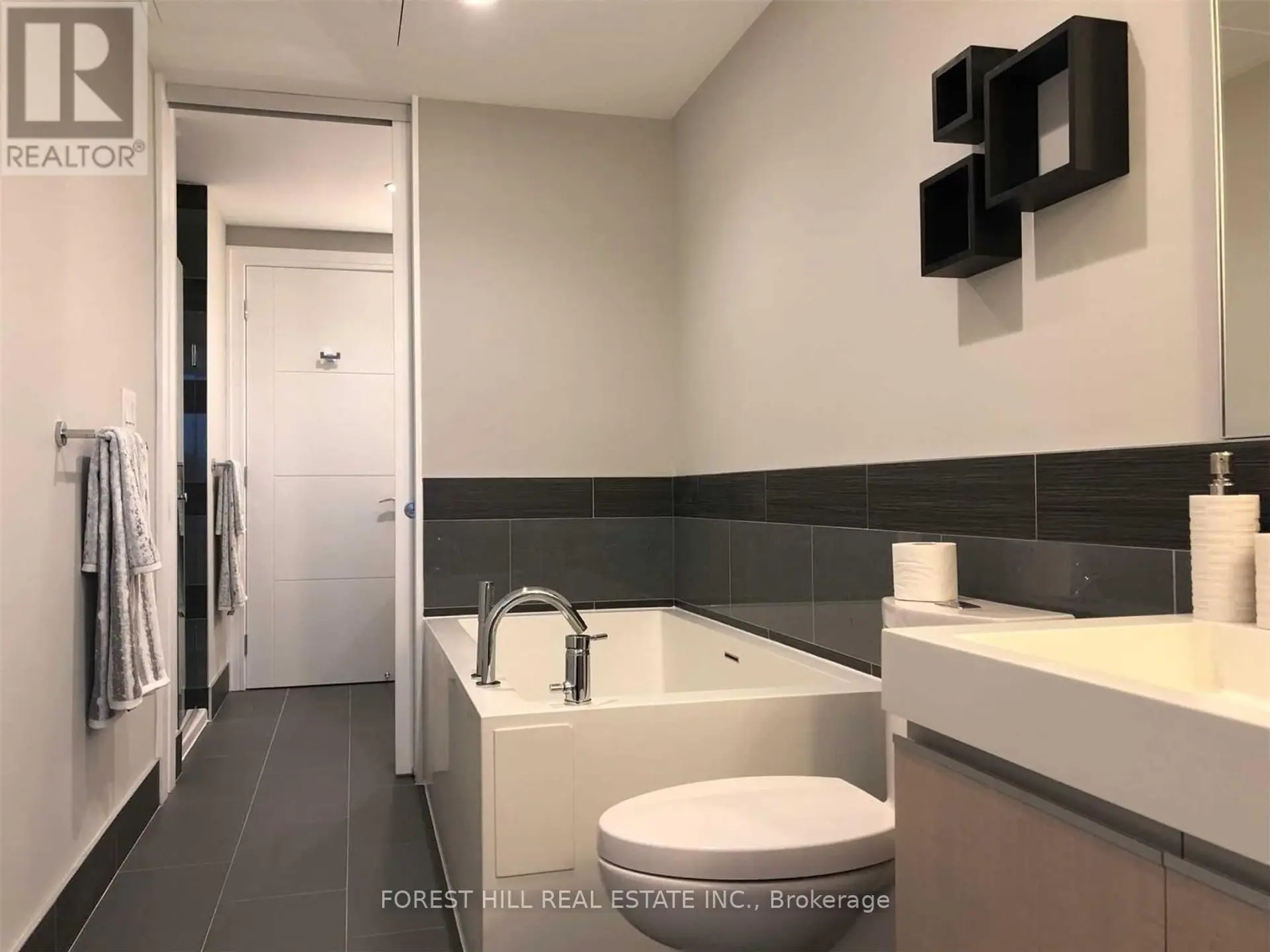 #1702 390 CHERRY STREET - Image 9