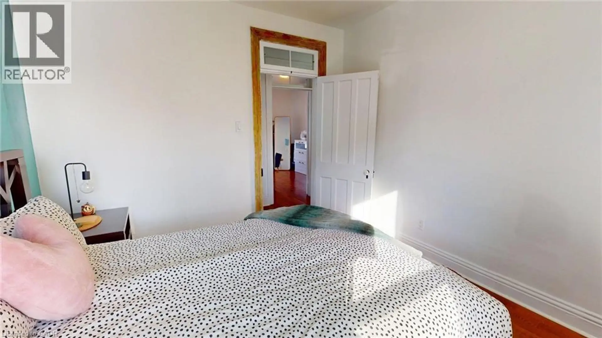 132 FERGUSON Avenue N - Image 9