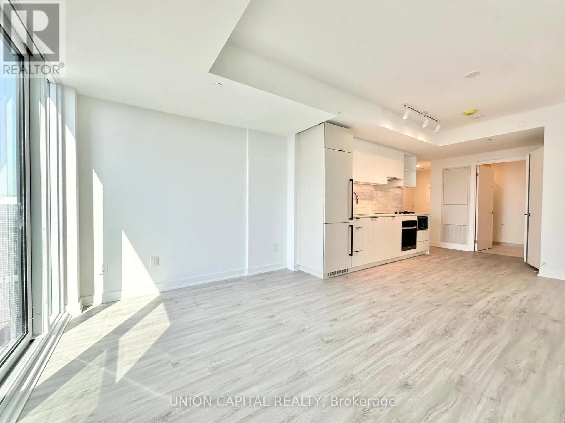 #5511 252 CHURCH STREET - Image 9