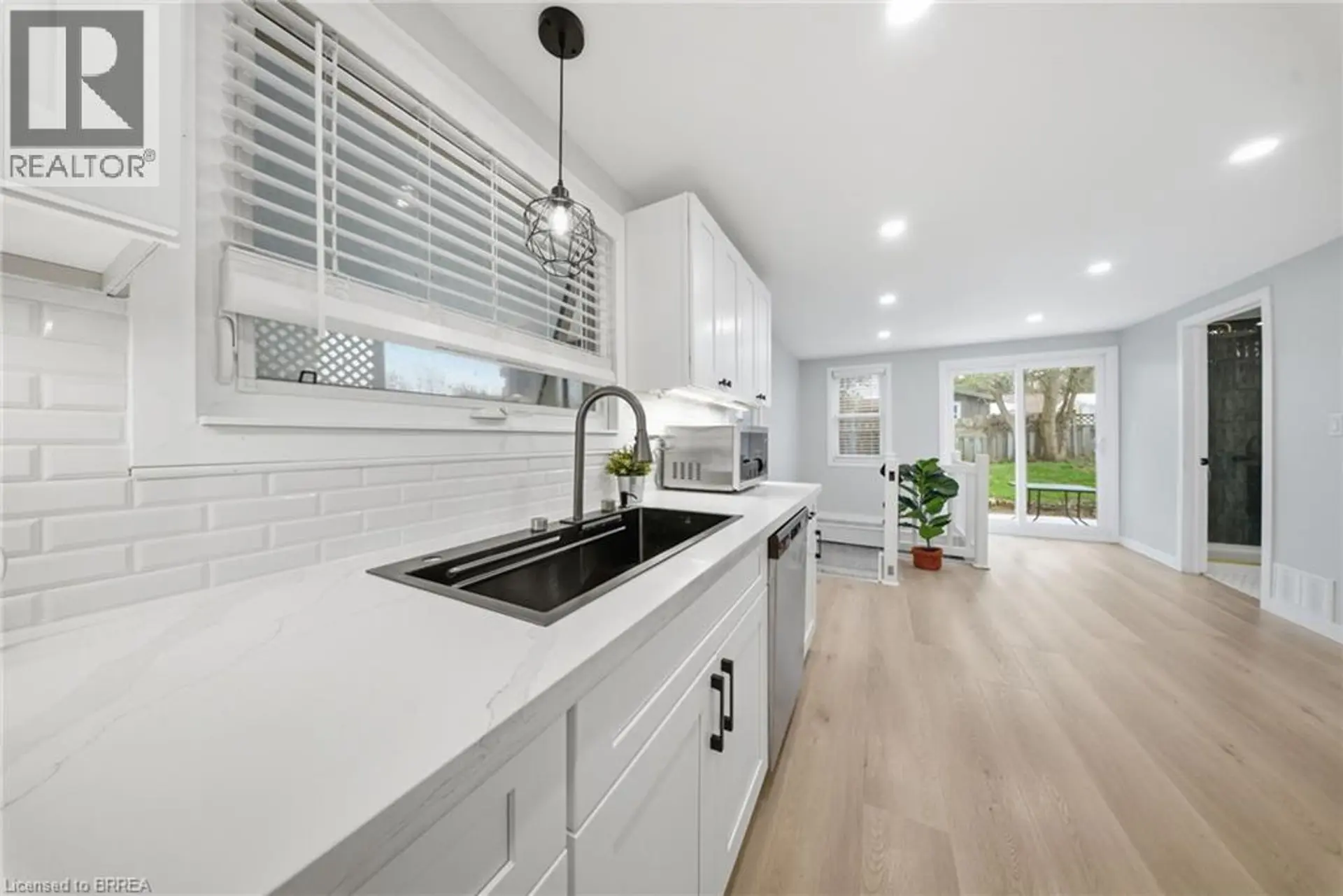 71 FOURTH Avenue - Image 8