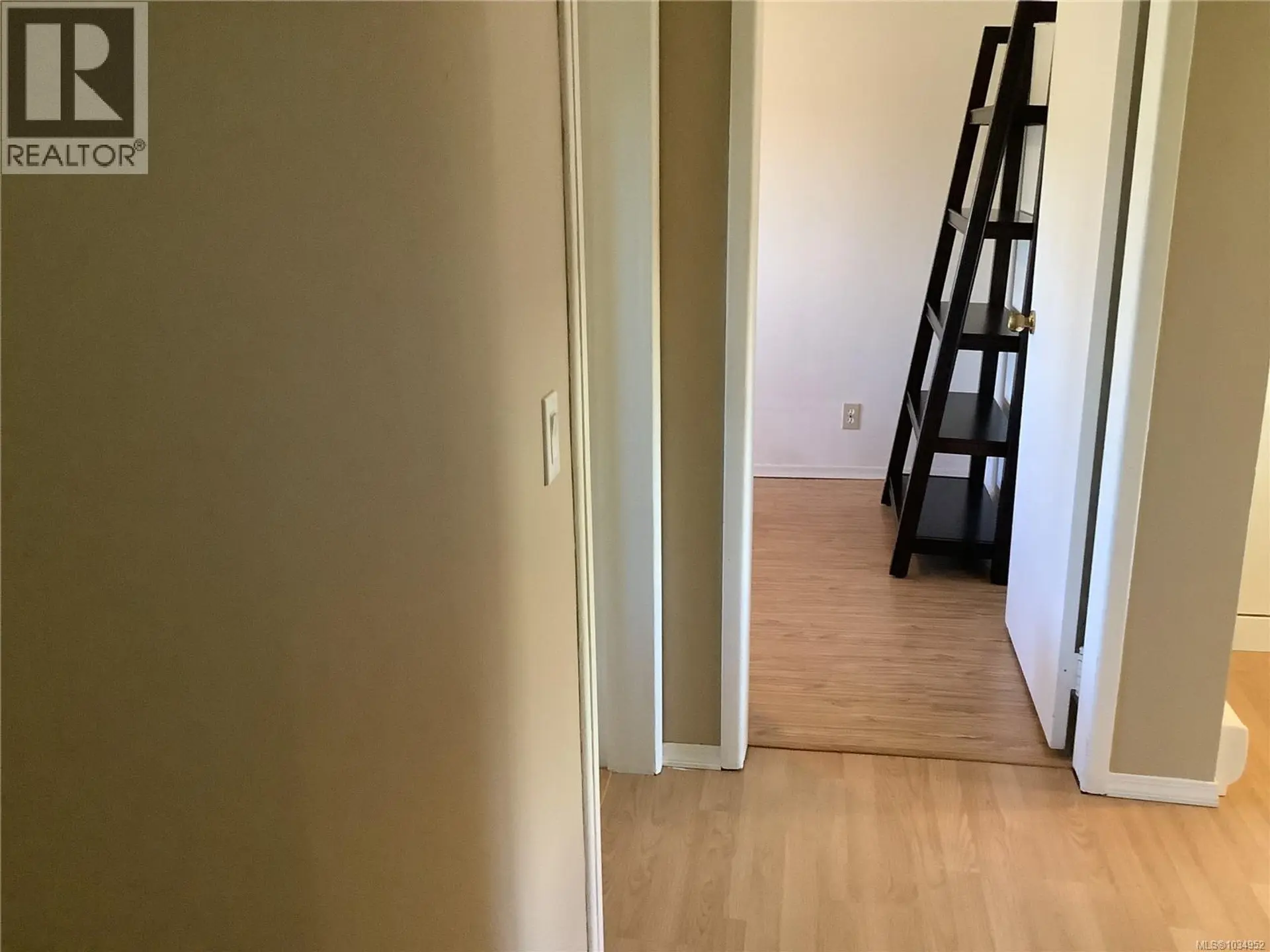 115 Rupert Ave - Image 13