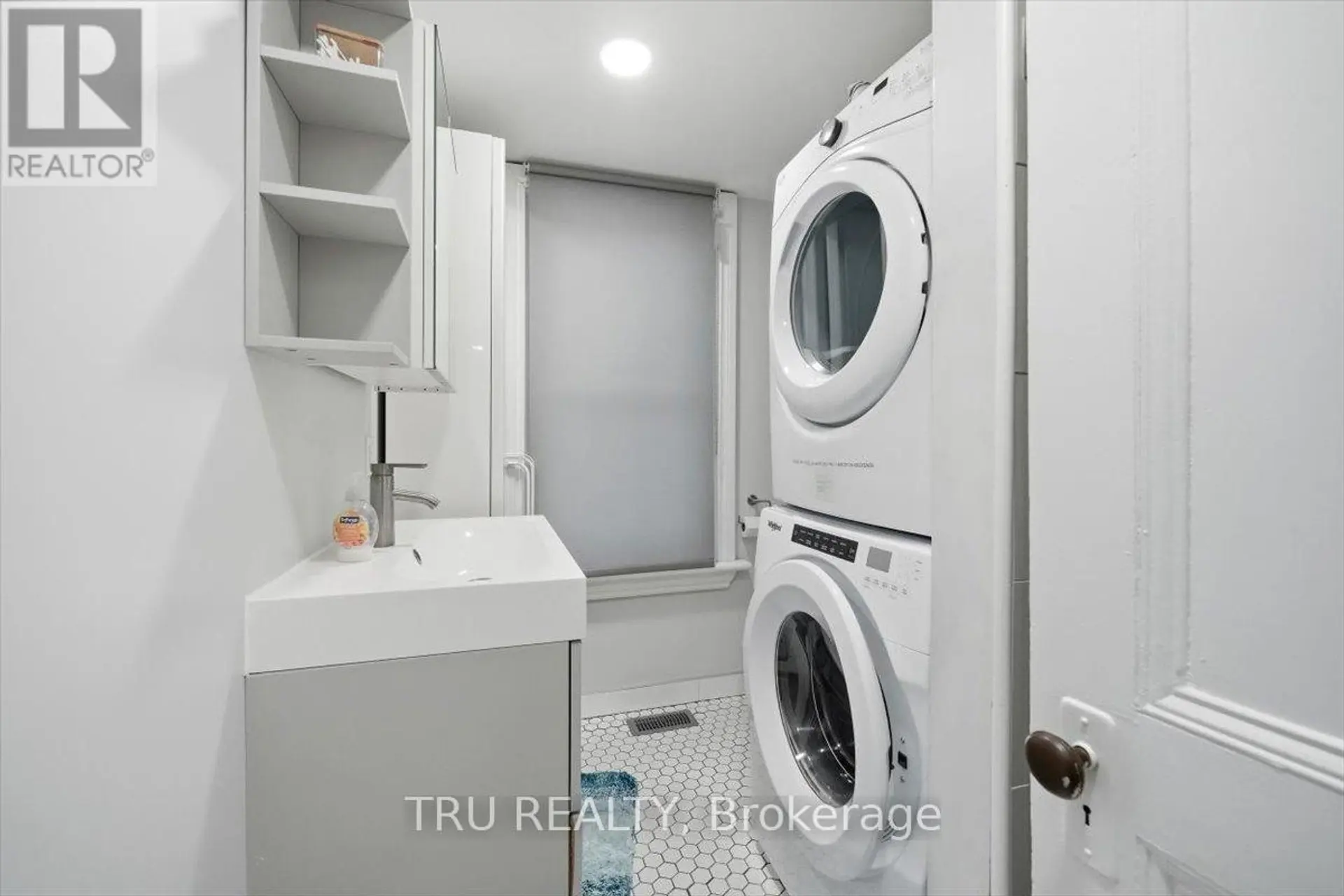 355 CAMBRIDGE STREET N - Image 11