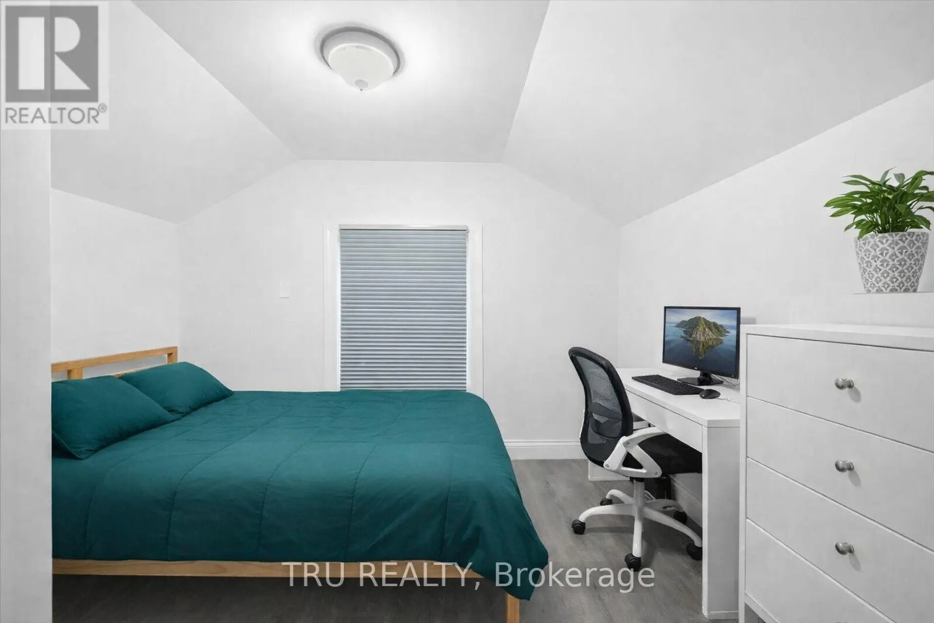 355 CAMBRIDGE STREET N - Image 13