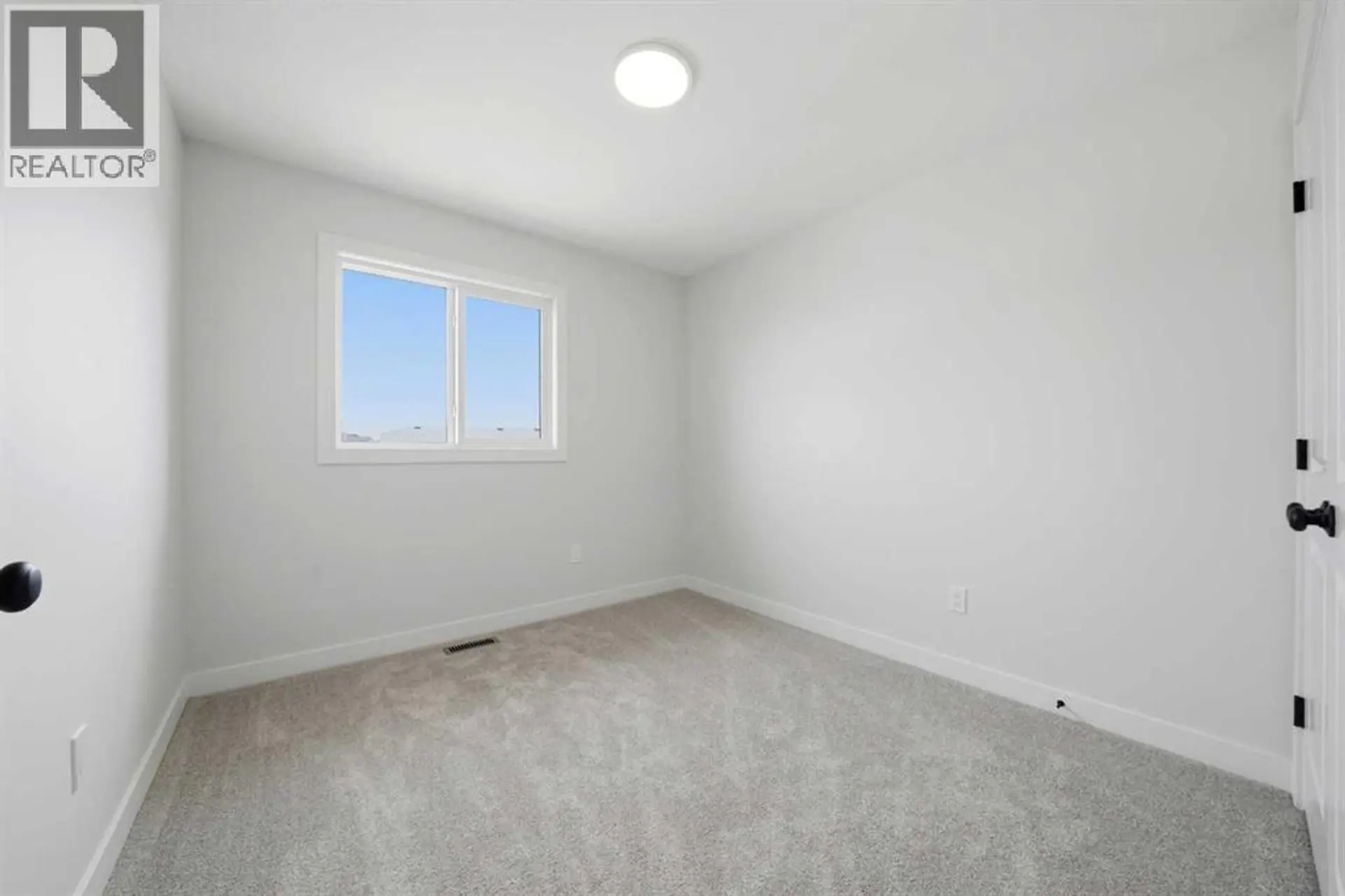65 Pinnacle Close - Image 12